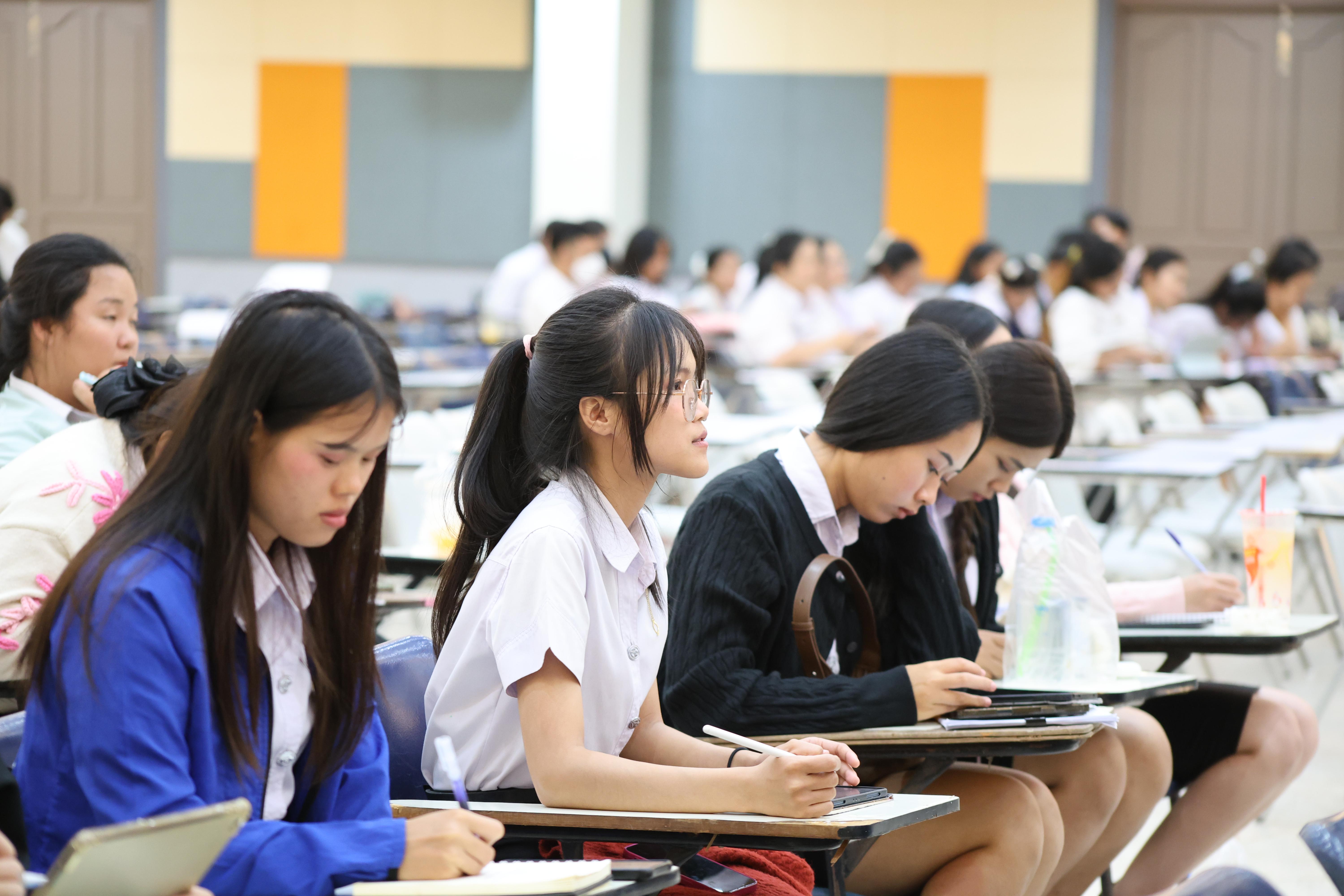 23. กิจกรรมติวสอบบรรจุครูผู้ช่วย ด้านภาษาไทย