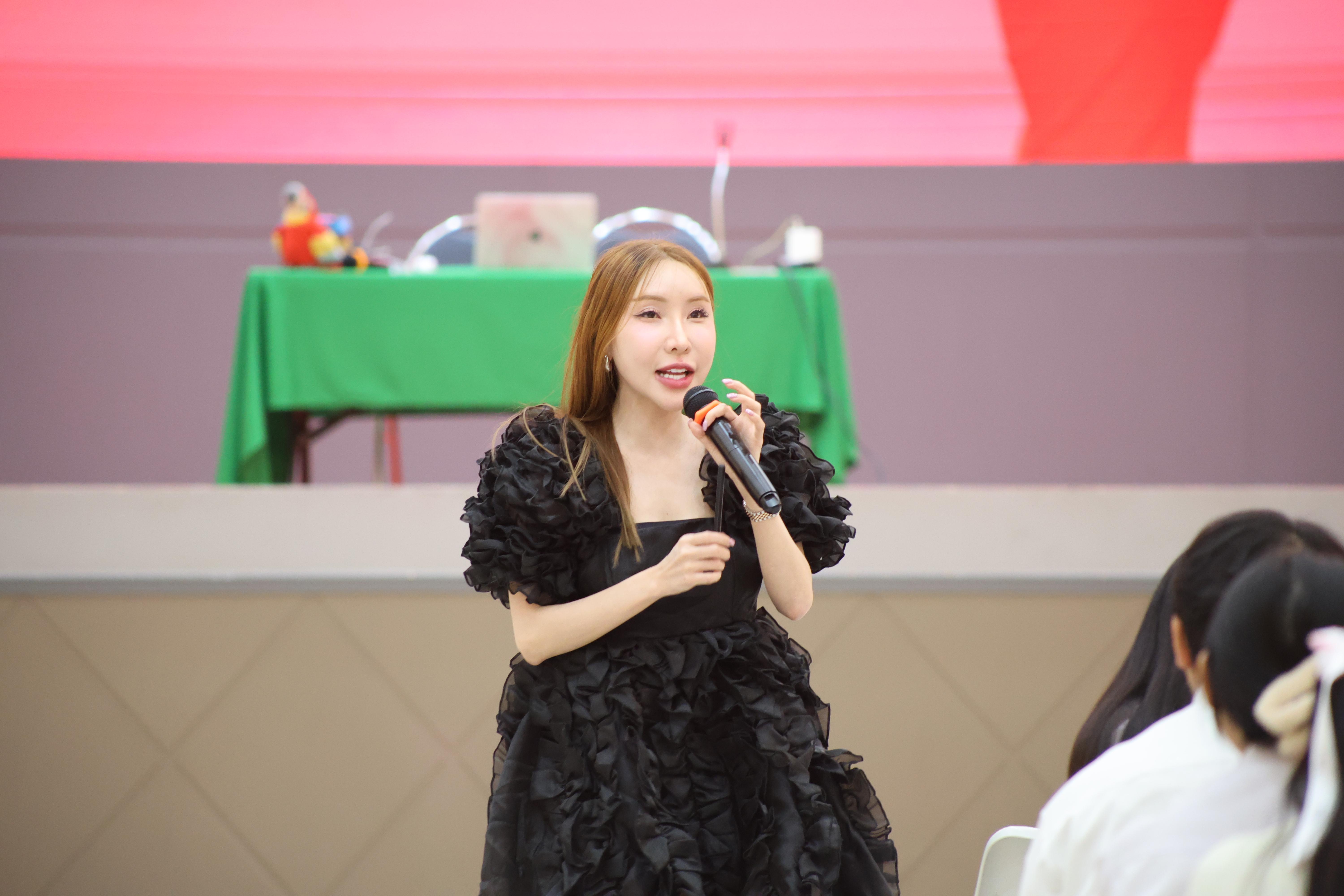 110. กิจกรรมติวสอบบรรจุครูผู้ช่วย ด้านทักษะภาษาอังกฤษ