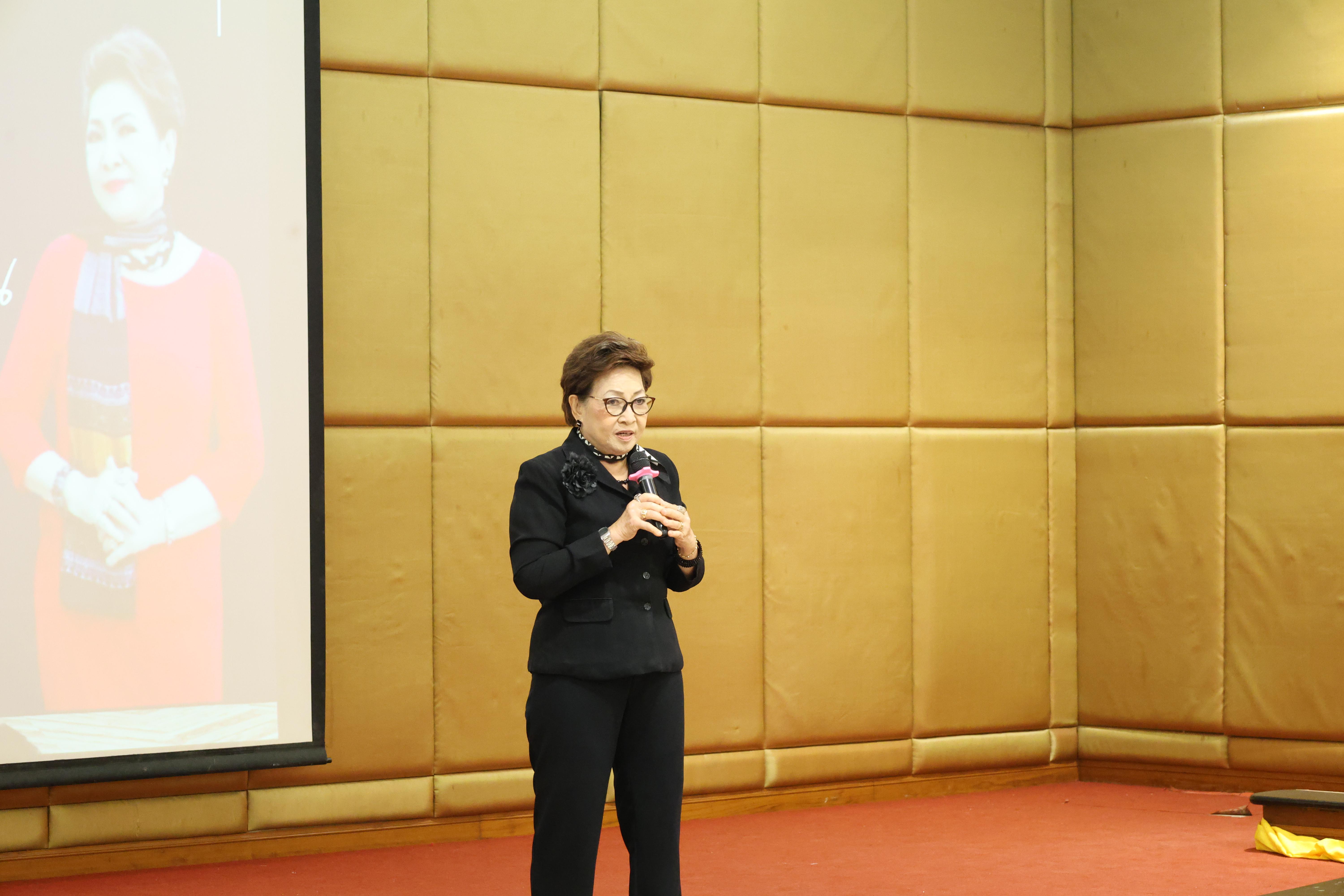 6. กิจกรรมอบรมคุณธรรมจริยธรรมสำหรับครูสังคมศึกษา