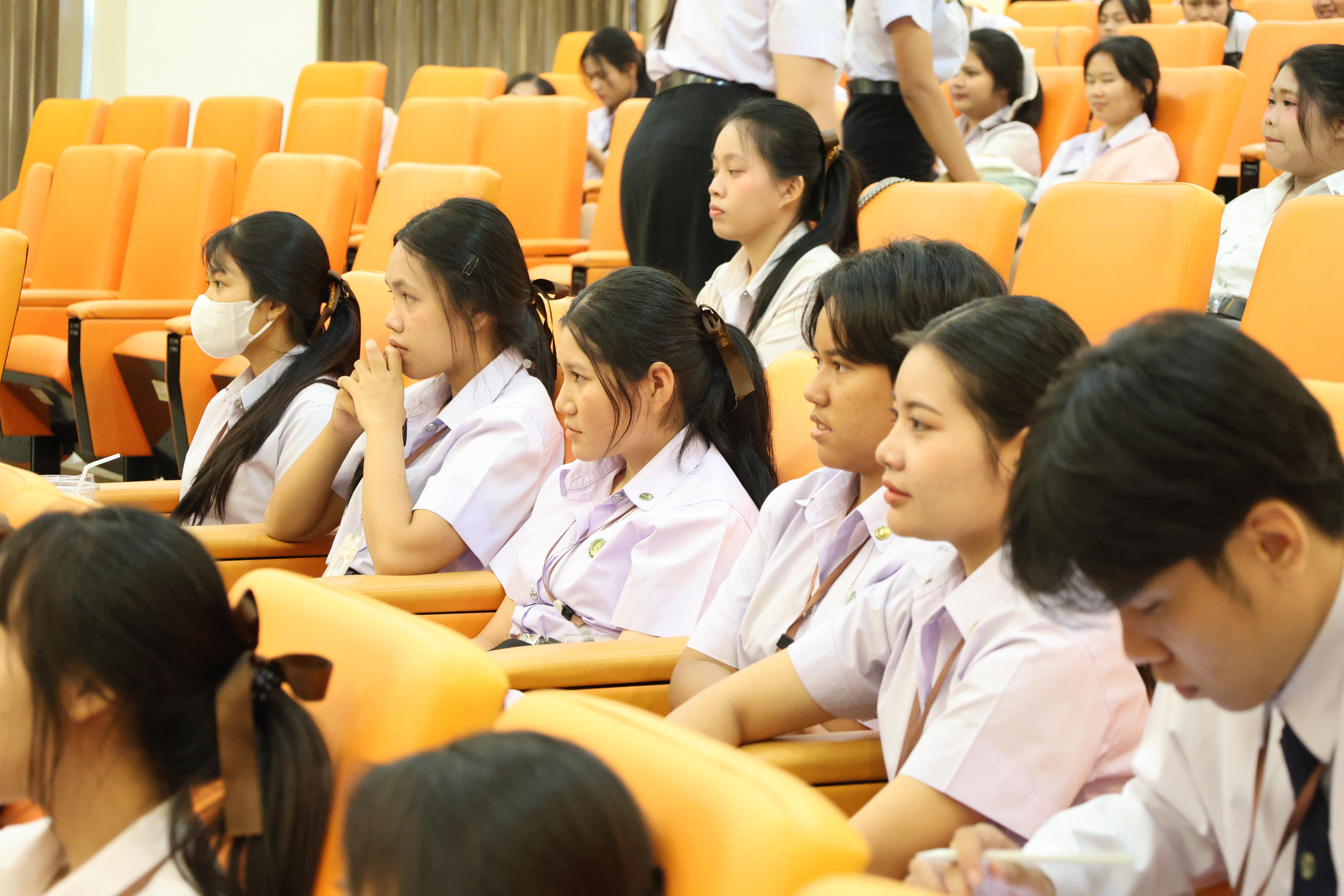 11. กิจกรรมอบรมคุณธรรมจริยธรรมสำหรับครูสังคมศึกษา