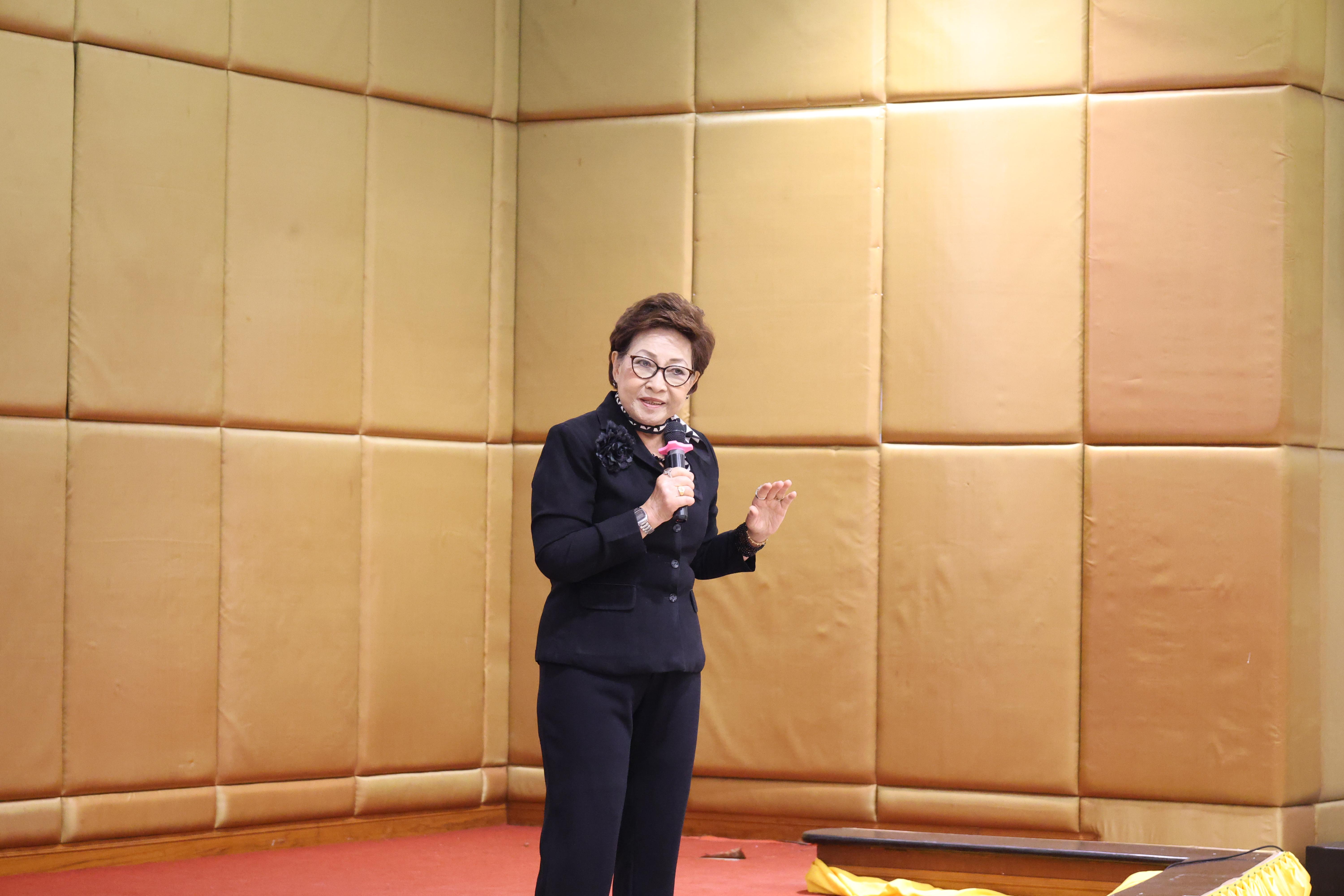 15. กิจกรรมอบรมคุณธรรมจริยธรรมสำหรับครูสังคมศึกษา