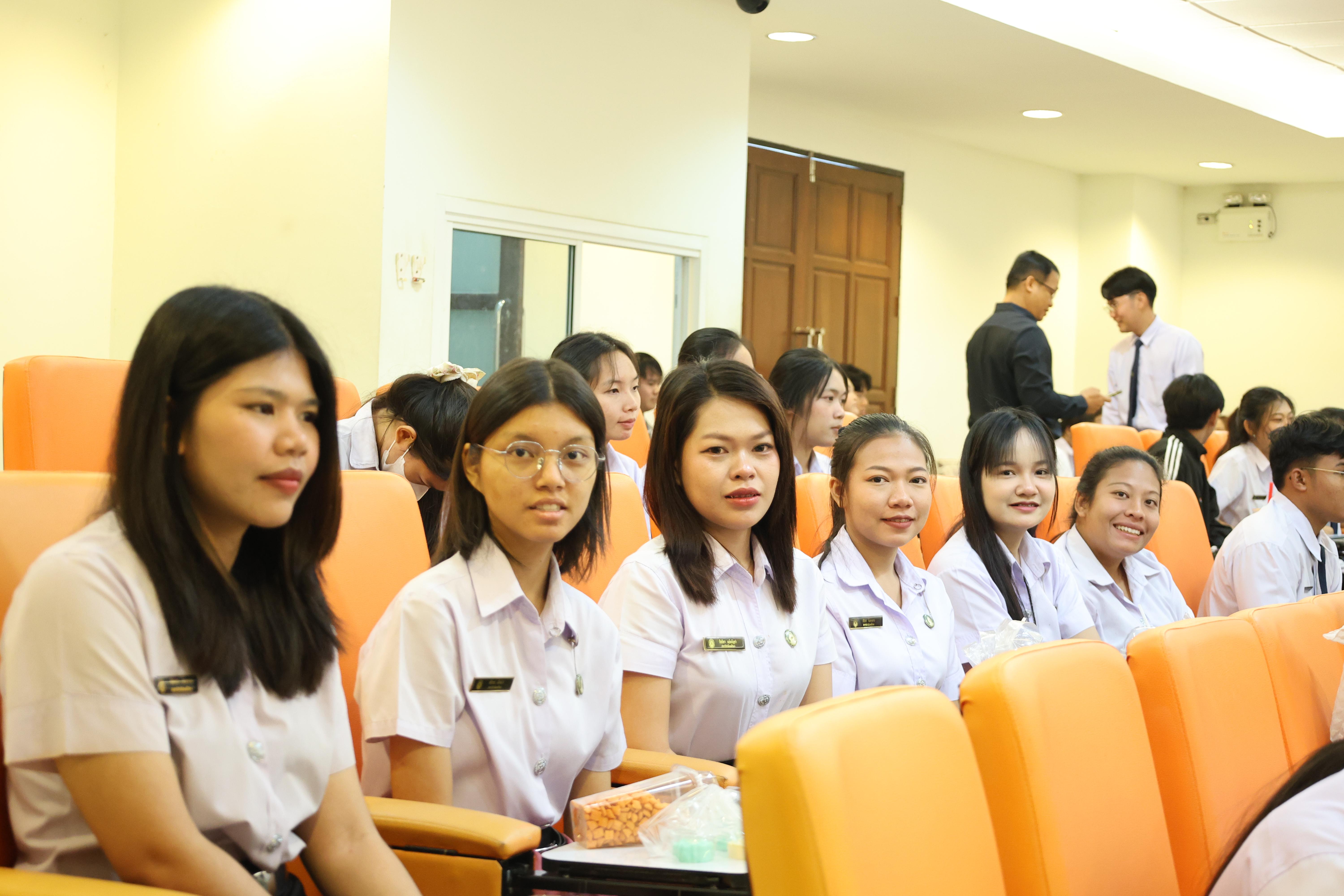 28. กิจกรรมอบรมคุณธรรมจริยธรรมสำหรับครูสังคมศึกษา