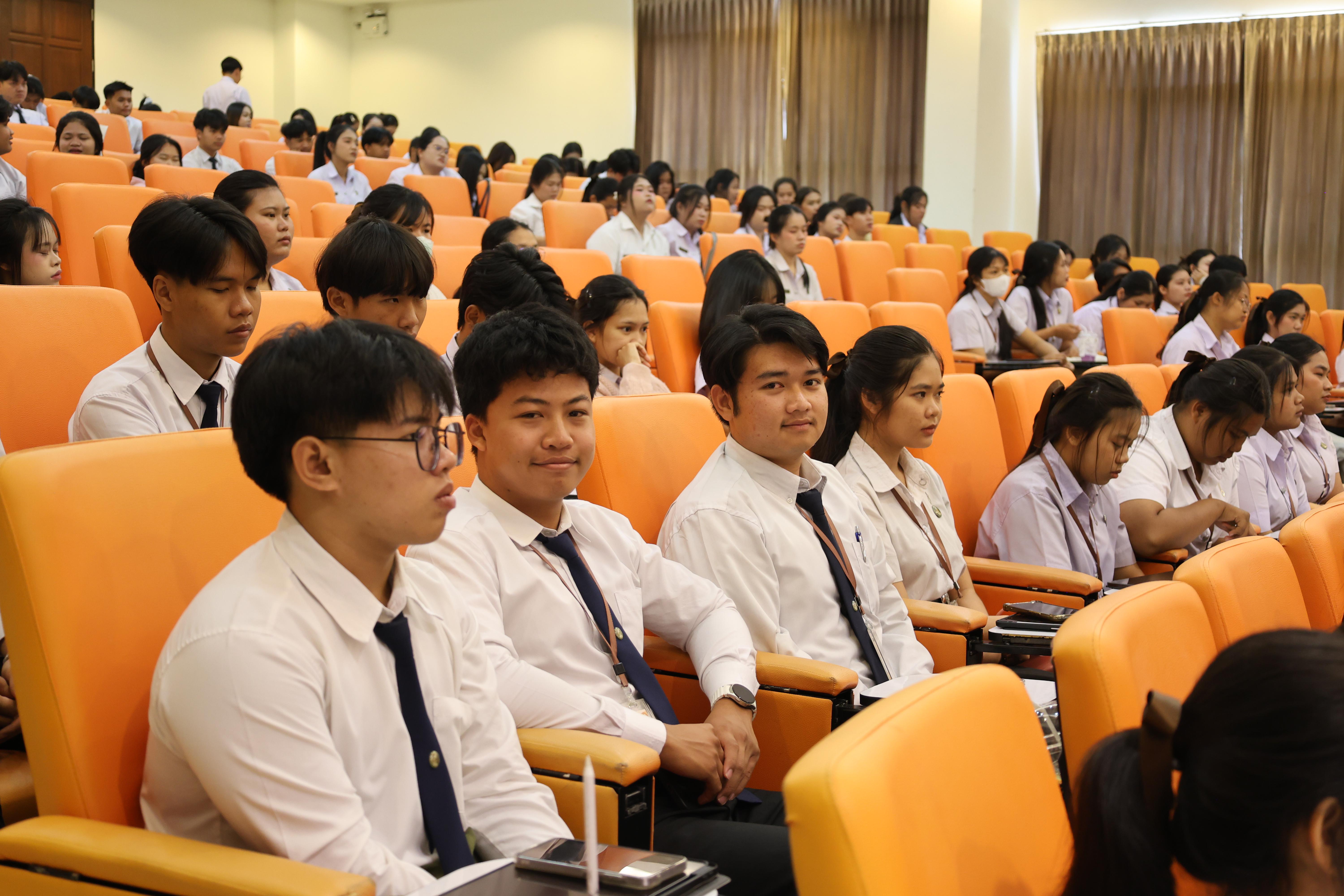 34. กิจกรรมอบรมคุณธรรมจริยธรรมสำหรับครูสังคมศึกษา