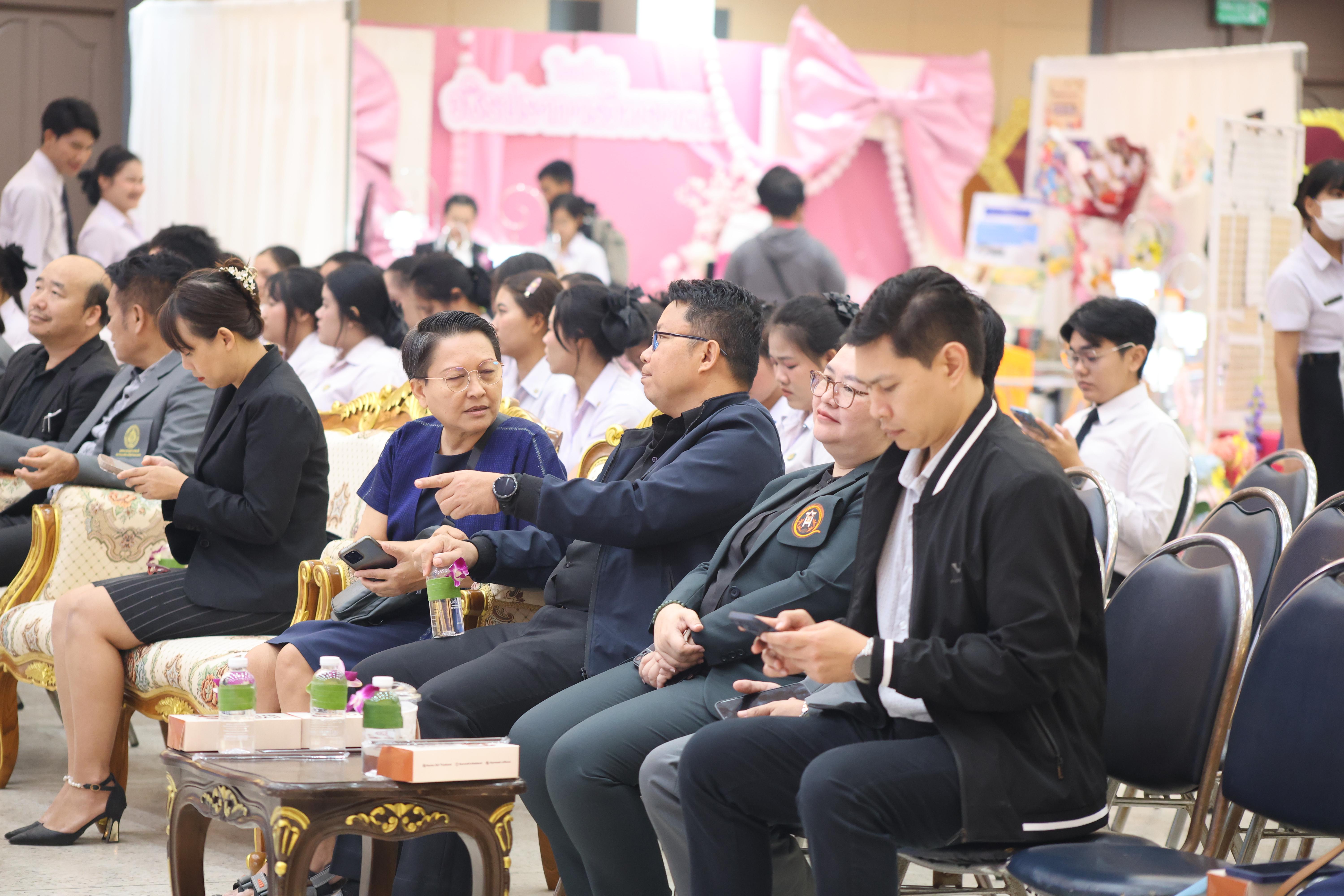 56. นิทรรศการแสดงผลงานนักศึกษาฝึกประสบการณ์วิชาชีพครู ปีการศึกษา2568