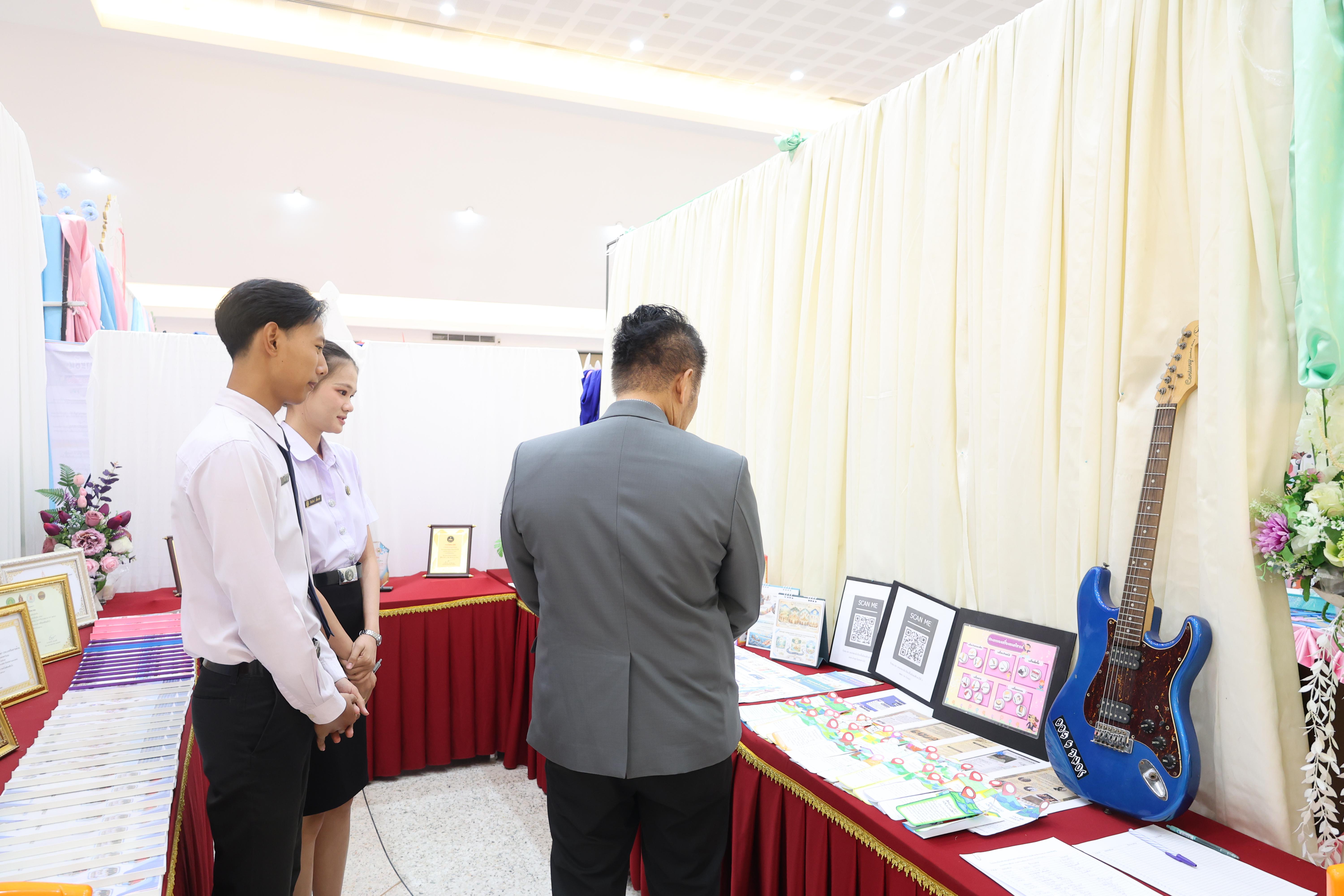 92. นิทรรศการแสดงผลงานนักศึกษาฝึกประสบการณ์วิชาชีพครู ปีการศึกษา2568