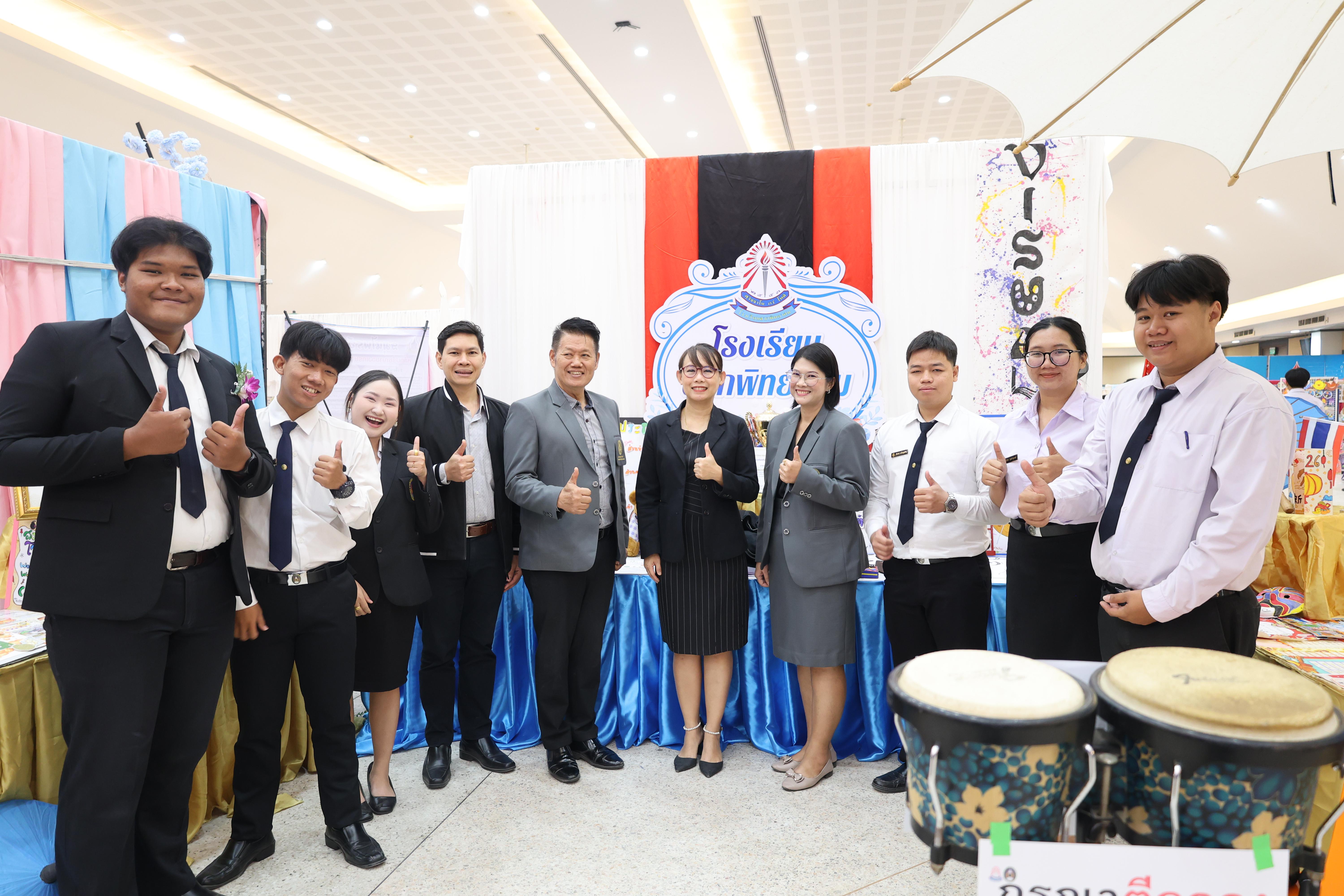 100. นิทรรศการแสดงผลงานนักศึกษาฝึกประสบการณ์วิชาชีพครู ปีการศึกษา2568