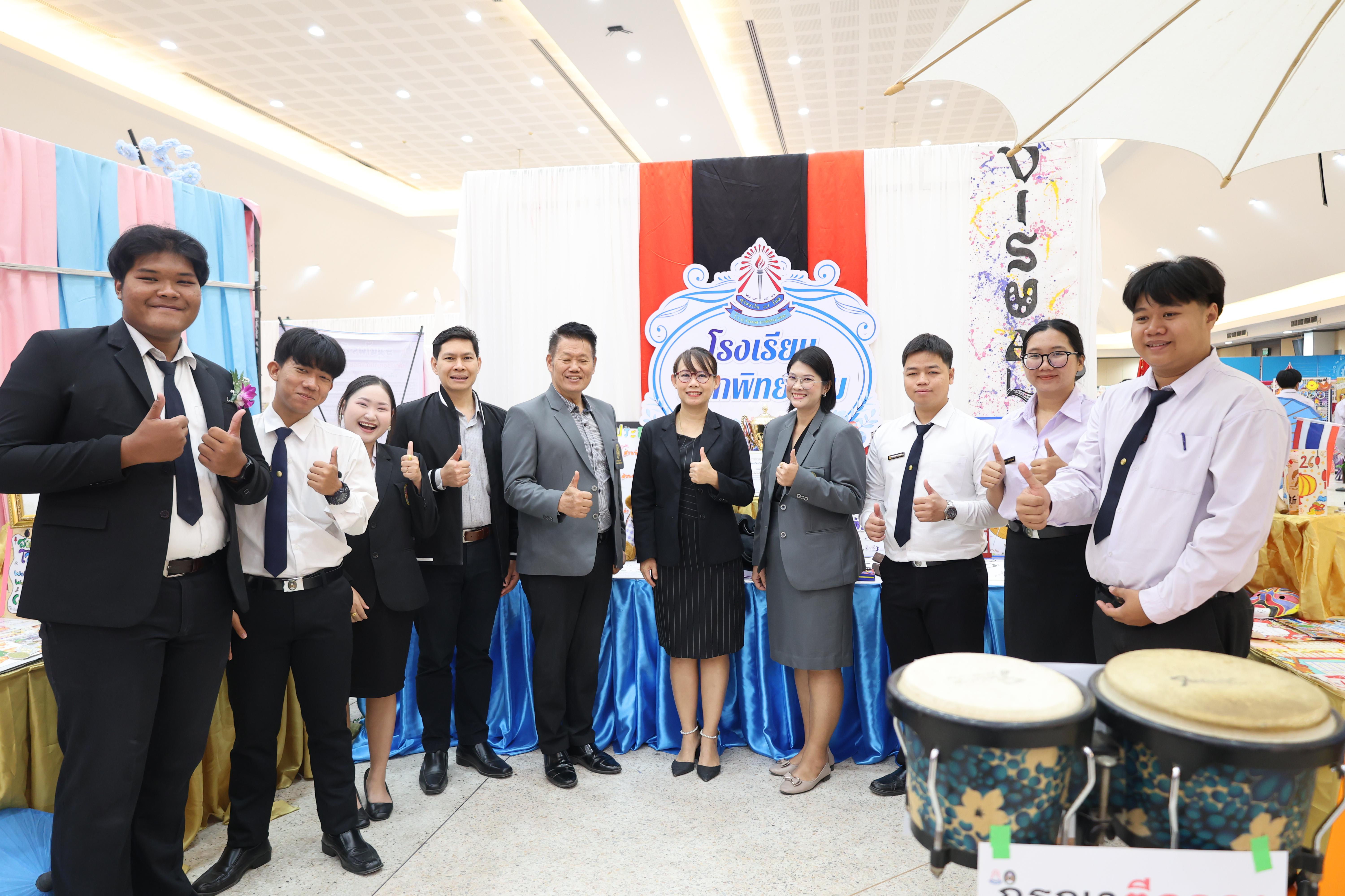 101. นิทรรศการแสดงผลงานนักศึกษาฝึกประสบการณ์วิชาชีพครู ปีการศึกษา2568