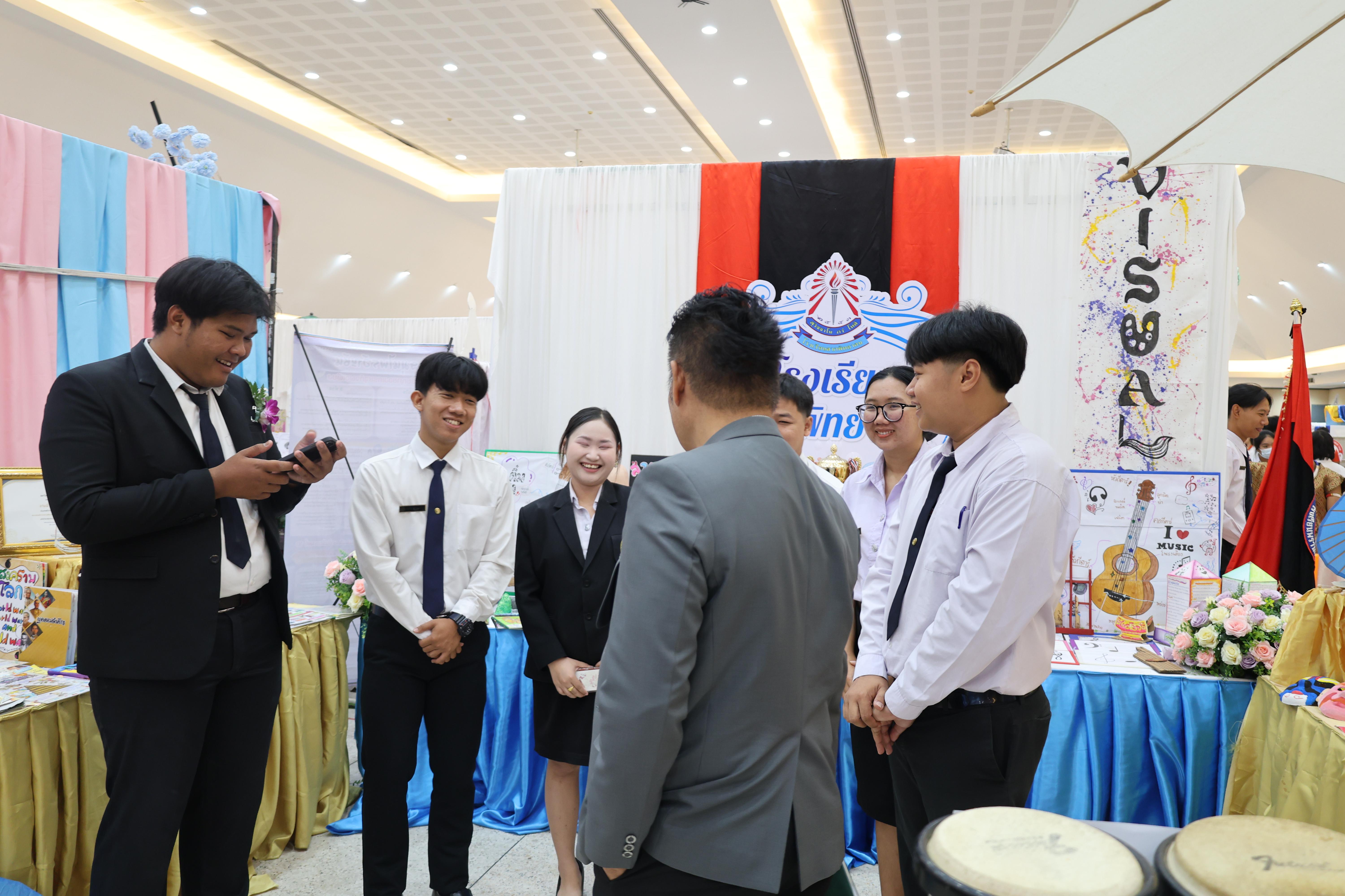 107. นิทรรศการแสดงผลงานนักศึกษาฝึกประสบการณ์วิชาชีพครู ปีการศึกษา2568