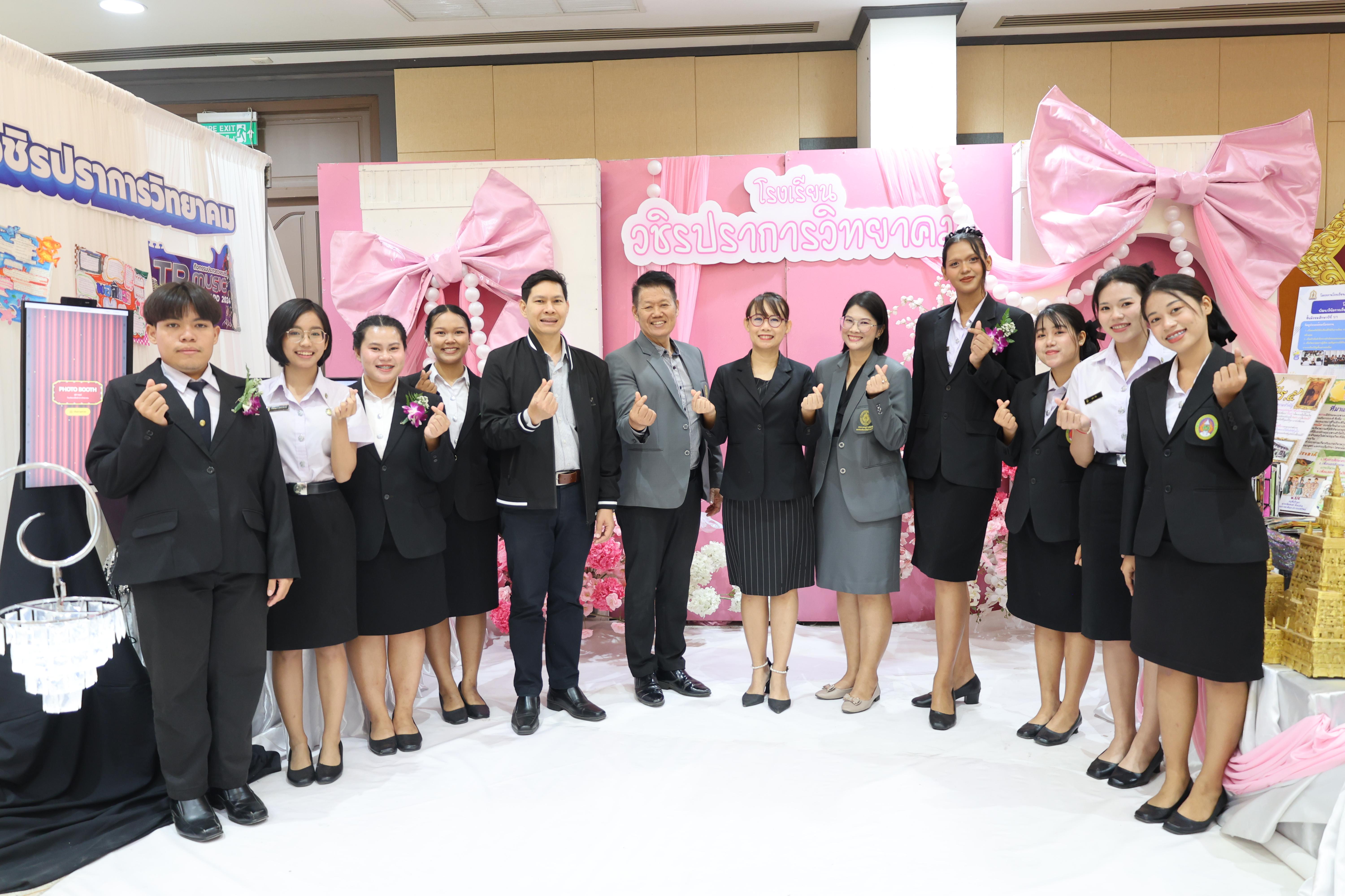 121. นิทรรศการแสดงผลงานนักศึกษาฝึกประสบการณ์วิชาชีพครู ปีการศึกษา2568