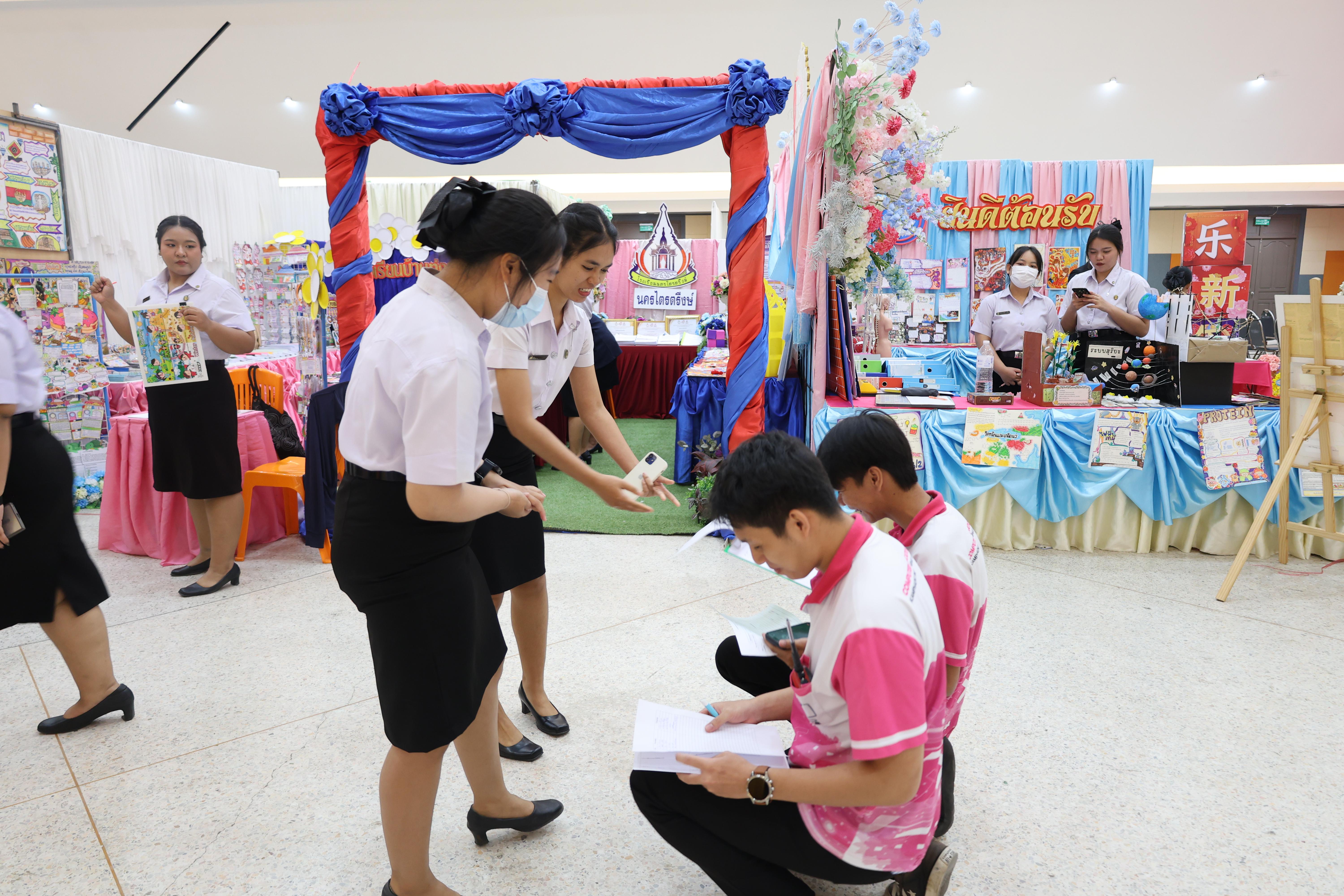 123. นิทรรศการแสดงผลงานนักศึกษาฝึกประสบการณ์วิชาชีพครู ปีการศึกษา2568