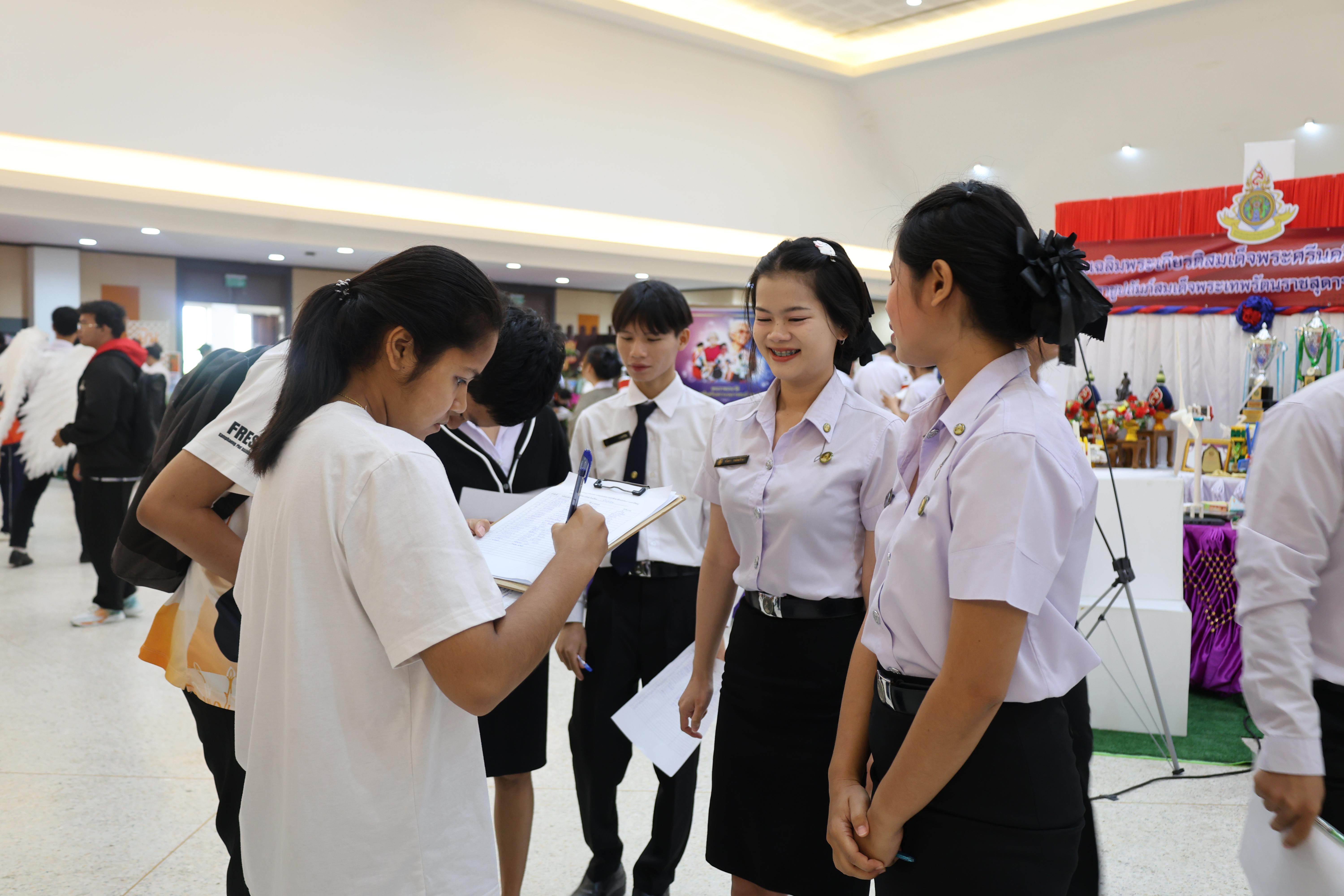 160. นิทรรศการแสดงผลงานนักศึกษาฝึกประสบการณ์วิชาชีพครู ปีการศึกษา2568