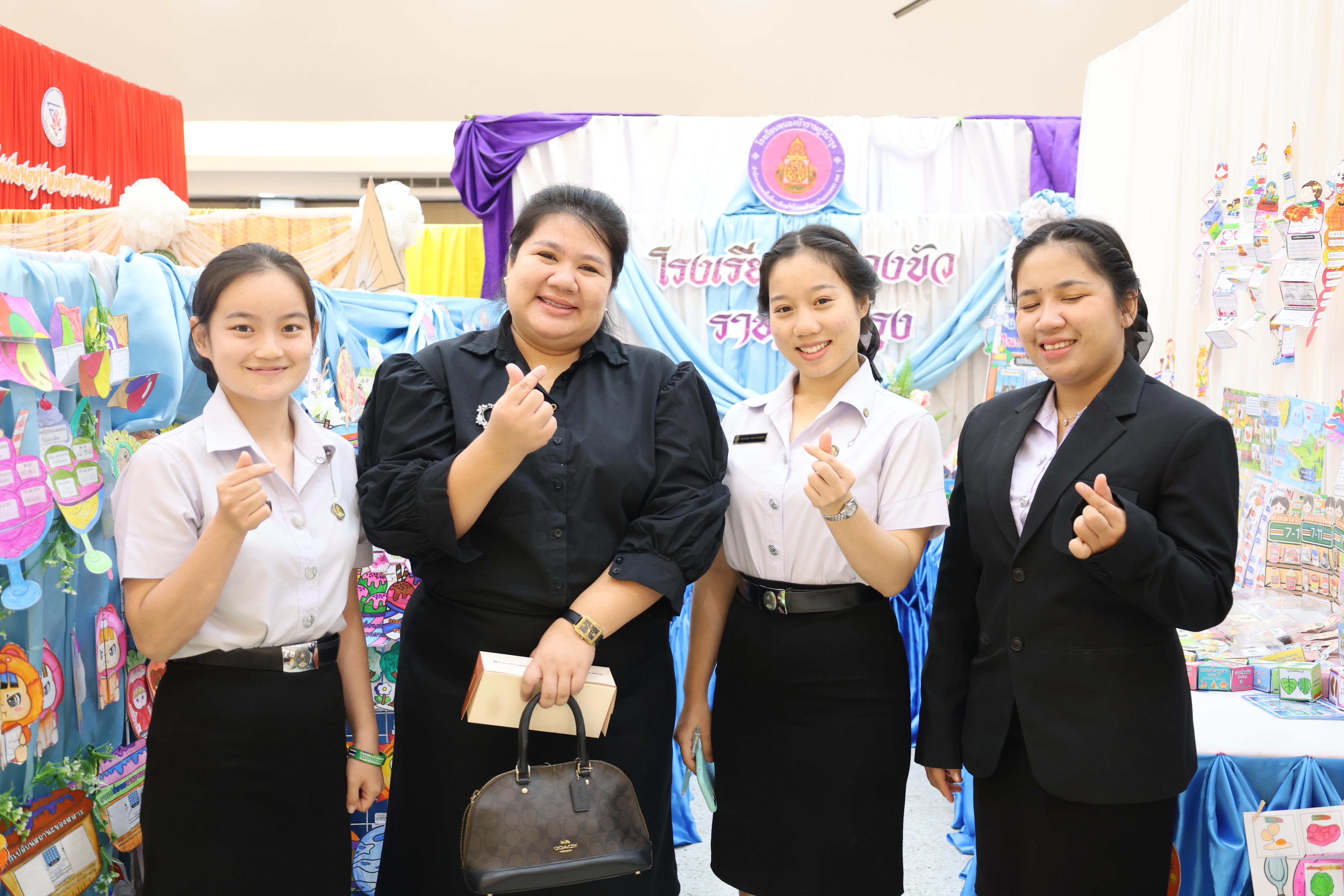 180. นิทรรศการแสดงผลงานนักศึกษาฝึกประสบการณ์วิชาชีพครู ปีการศึกษา2568