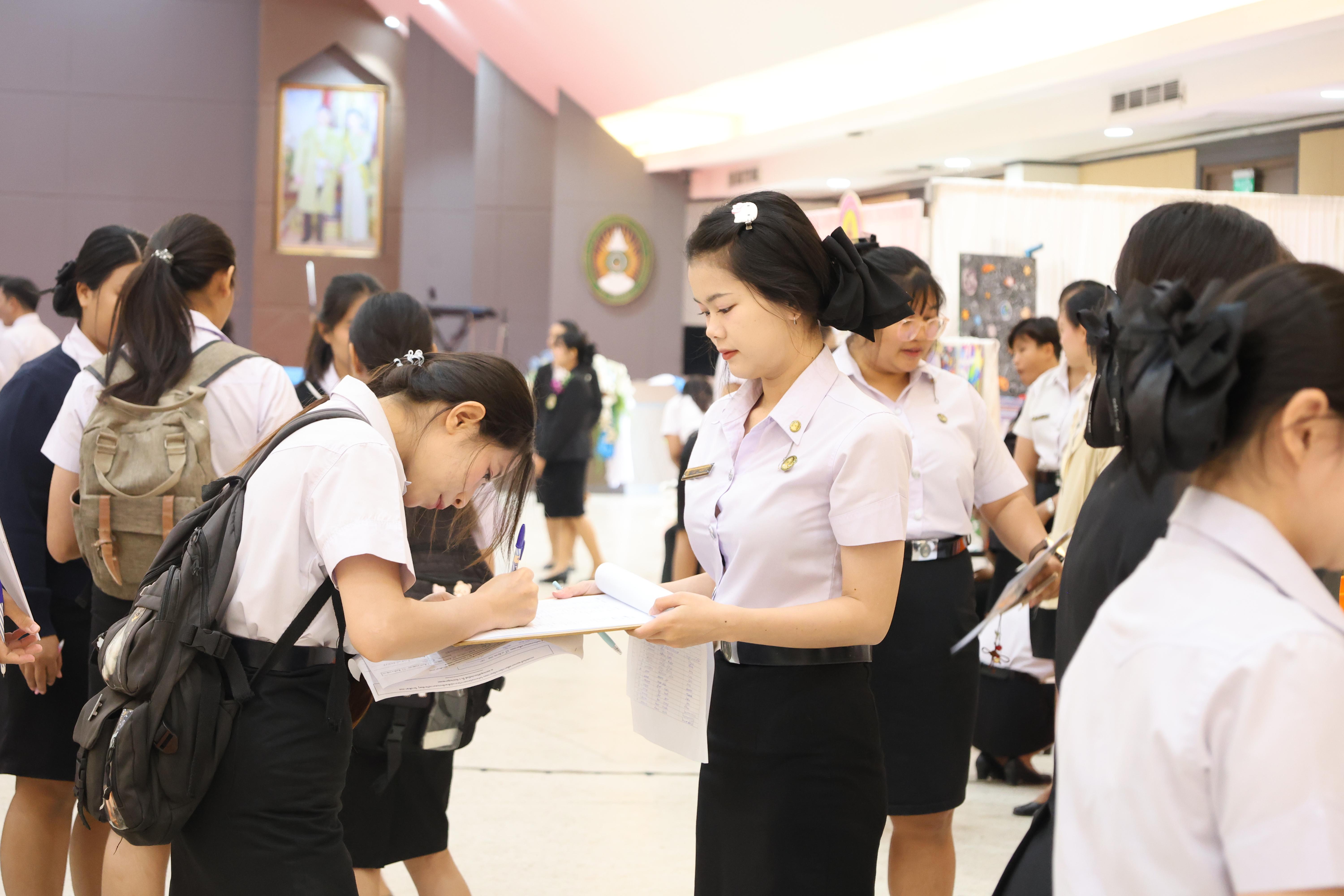 181. นิทรรศการแสดงผลงานนักศึกษาฝึกประสบการณ์วิชาชีพครู ปีการศึกษา2568