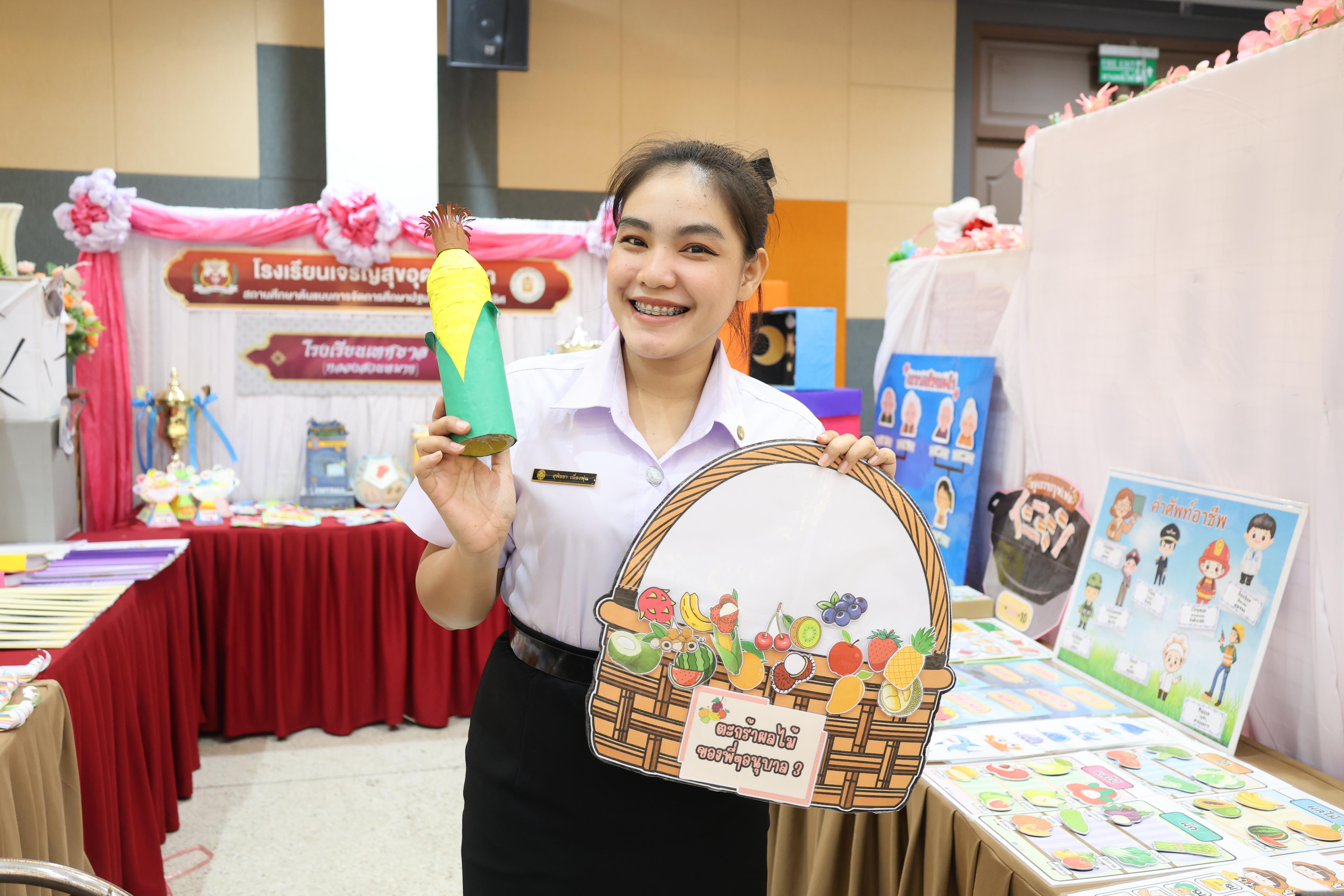 186. นิทรรศการแสดงผลงานนักศึกษาฝึกประสบการณ์วิชาชีพครู ปีการศึกษา2568