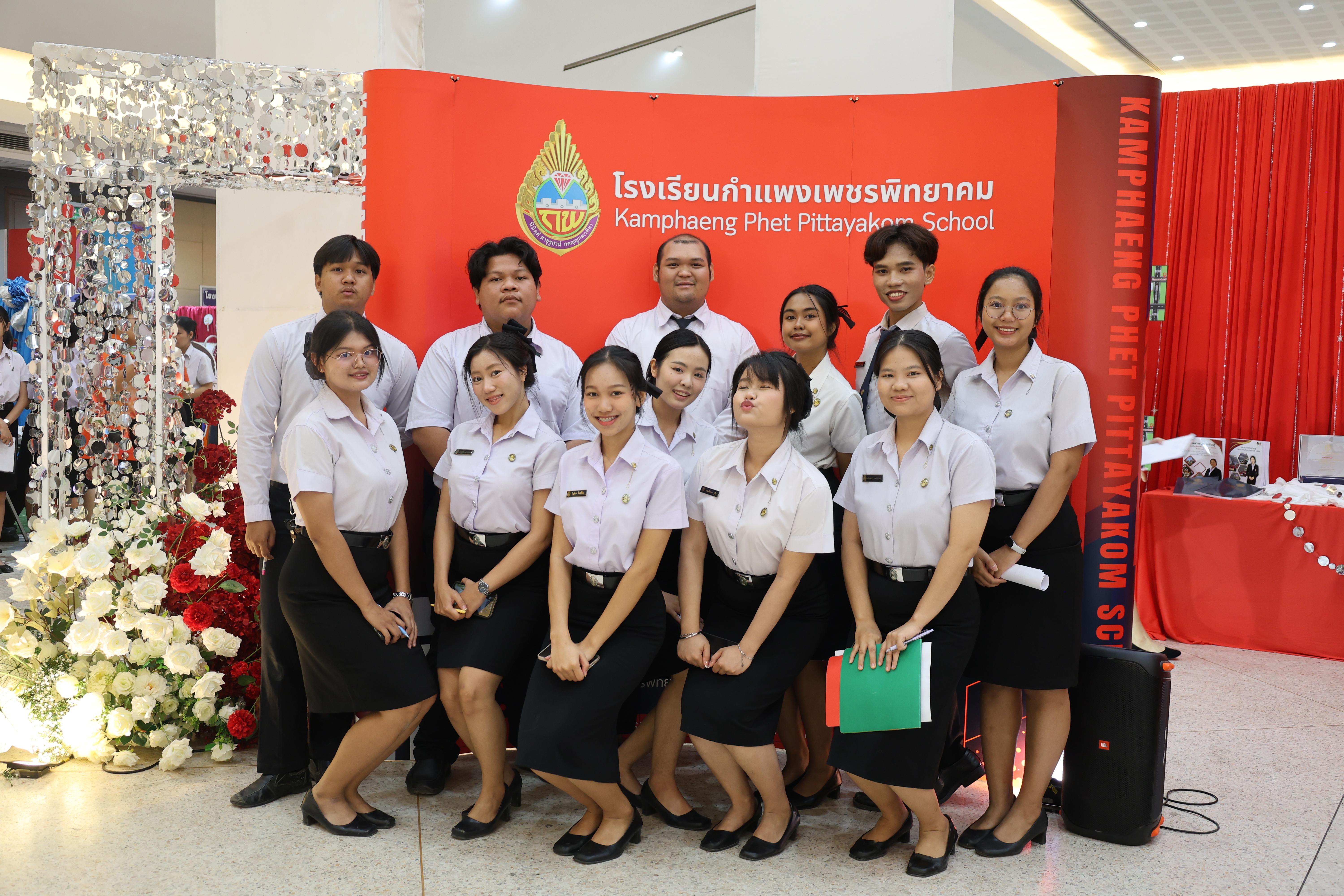 221. นิทรรศการแสดงผลงานนักศึกษาฝึกประสบการณ์วิชาชีพครู ปีการศึกษา2568