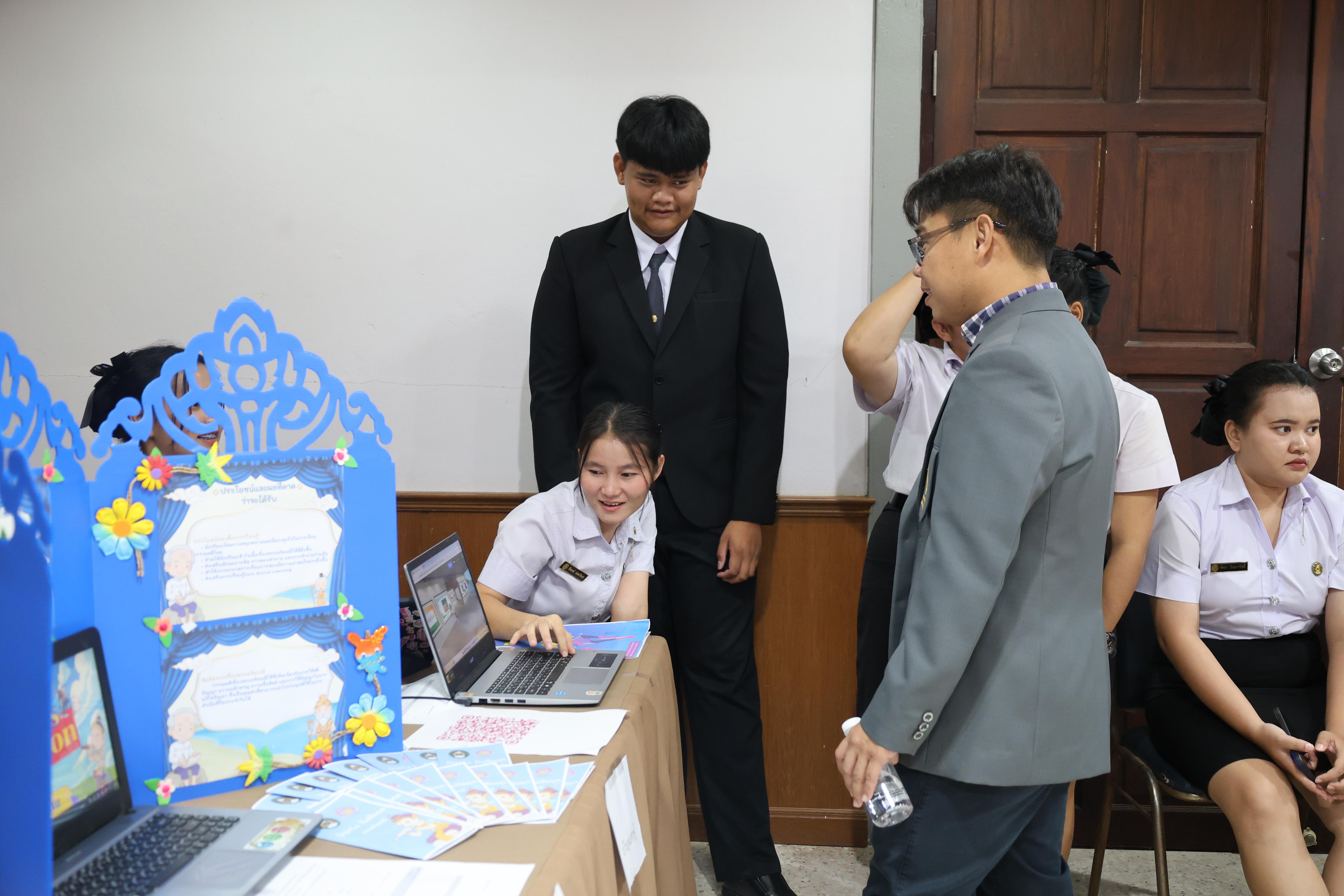 294. นิทรรศการแสดงผลงานนักศึกษาฝึกประสบการณ์วิชาชีพครู ปีการศึกษา2568