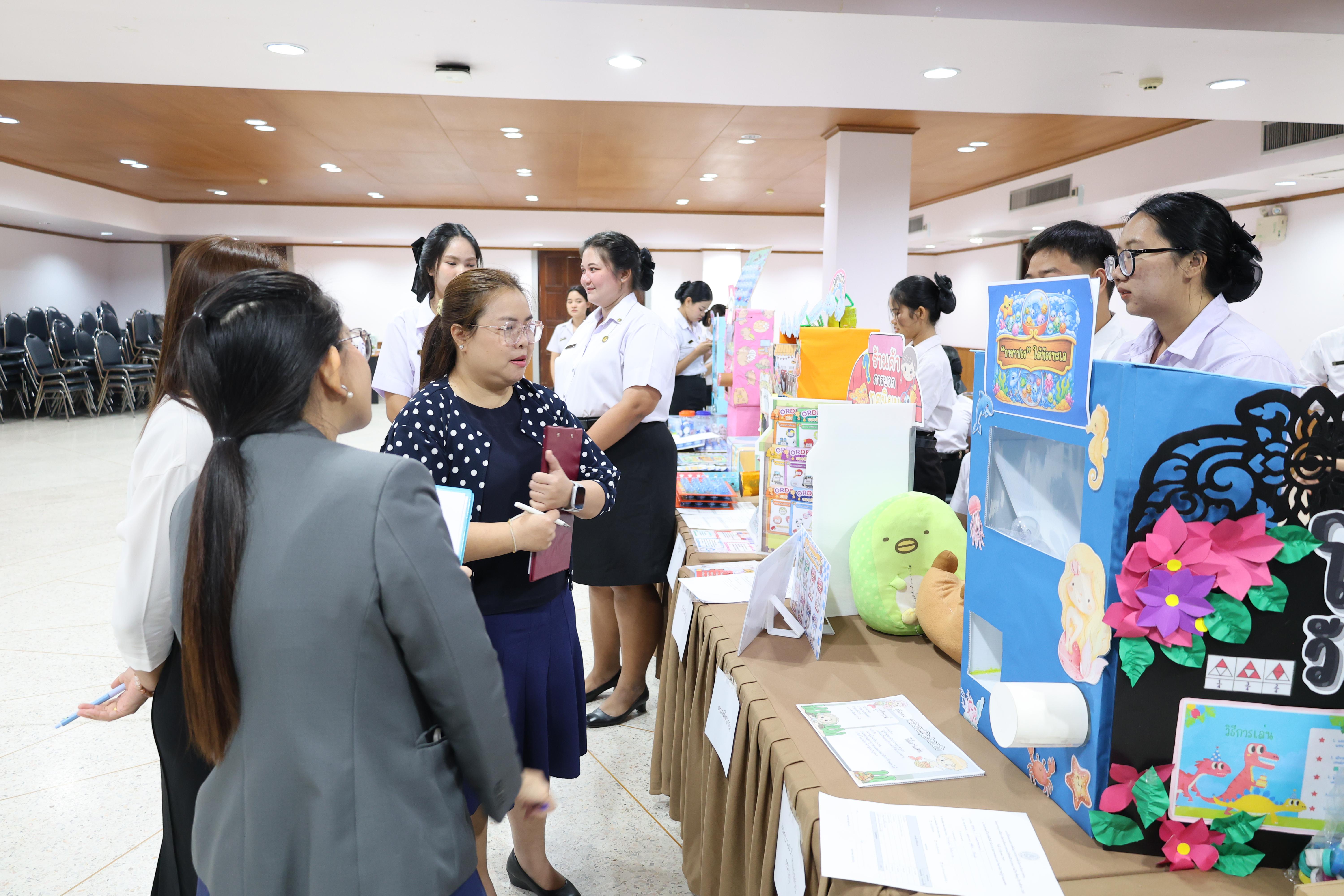 296. นิทรรศการแสดงผลงานนักศึกษาฝึกประสบการณ์วิชาชีพครู ปีการศึกษา2568