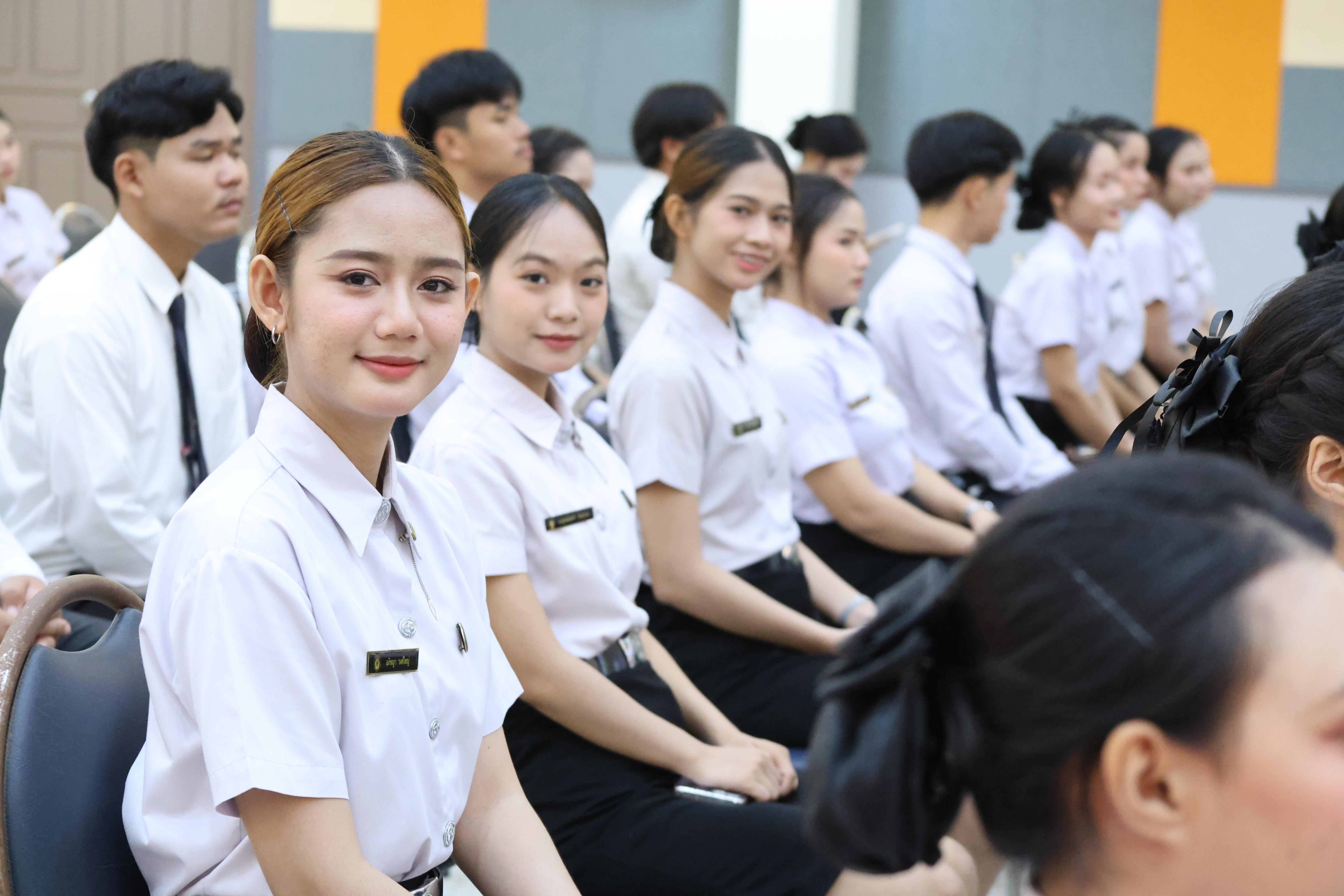 166. พิธีรับประกาศนียบัตร ปัจฉิมนิเทศ และอำลาครุศาสตร์ ประจำปี2569