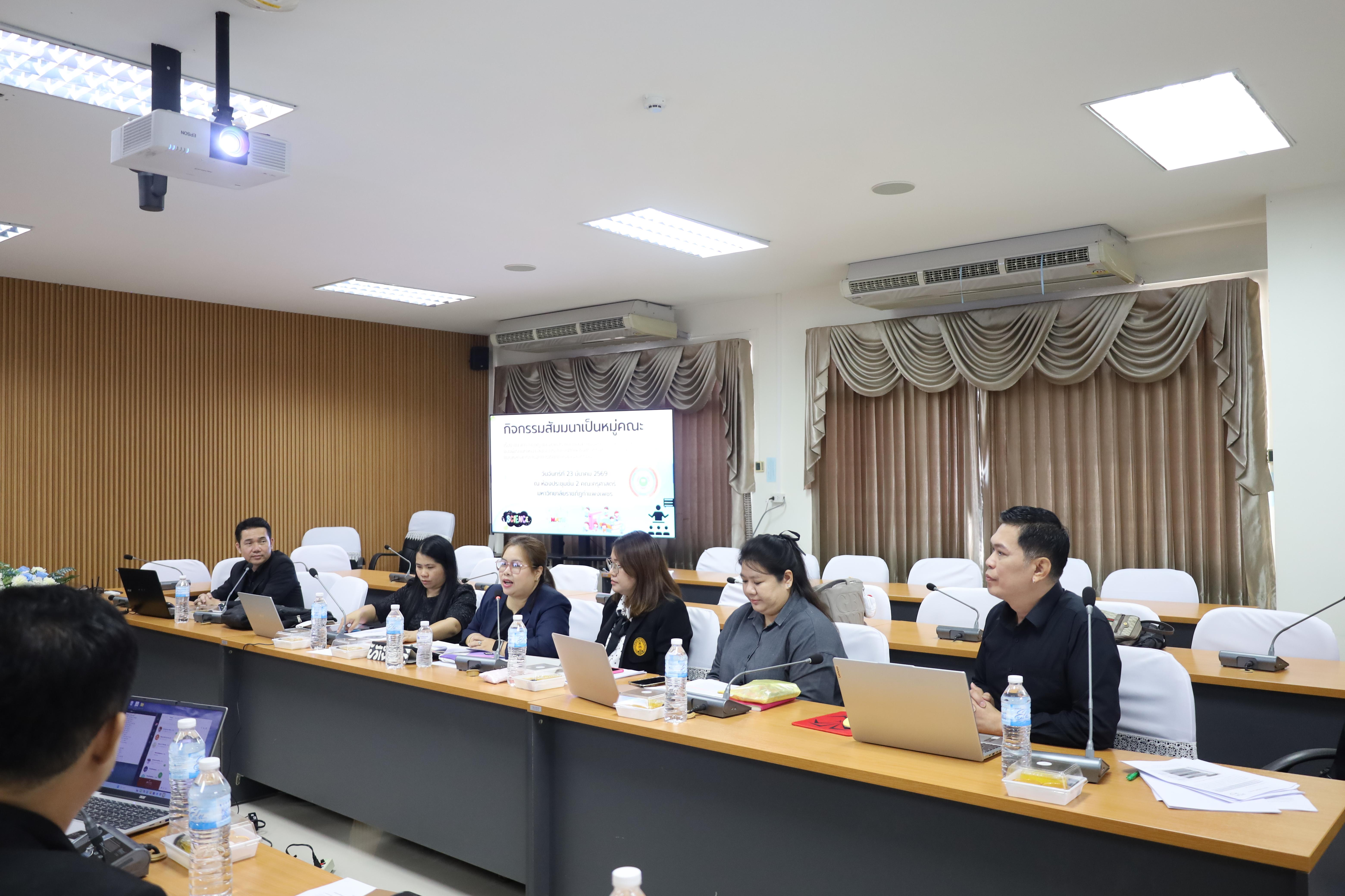 10. โครงการพัฒนารูปแบบหลักสูตรเพื่อเสริมสร้างความฉลาดรู้และคุณลักษณะ 4 ประการ