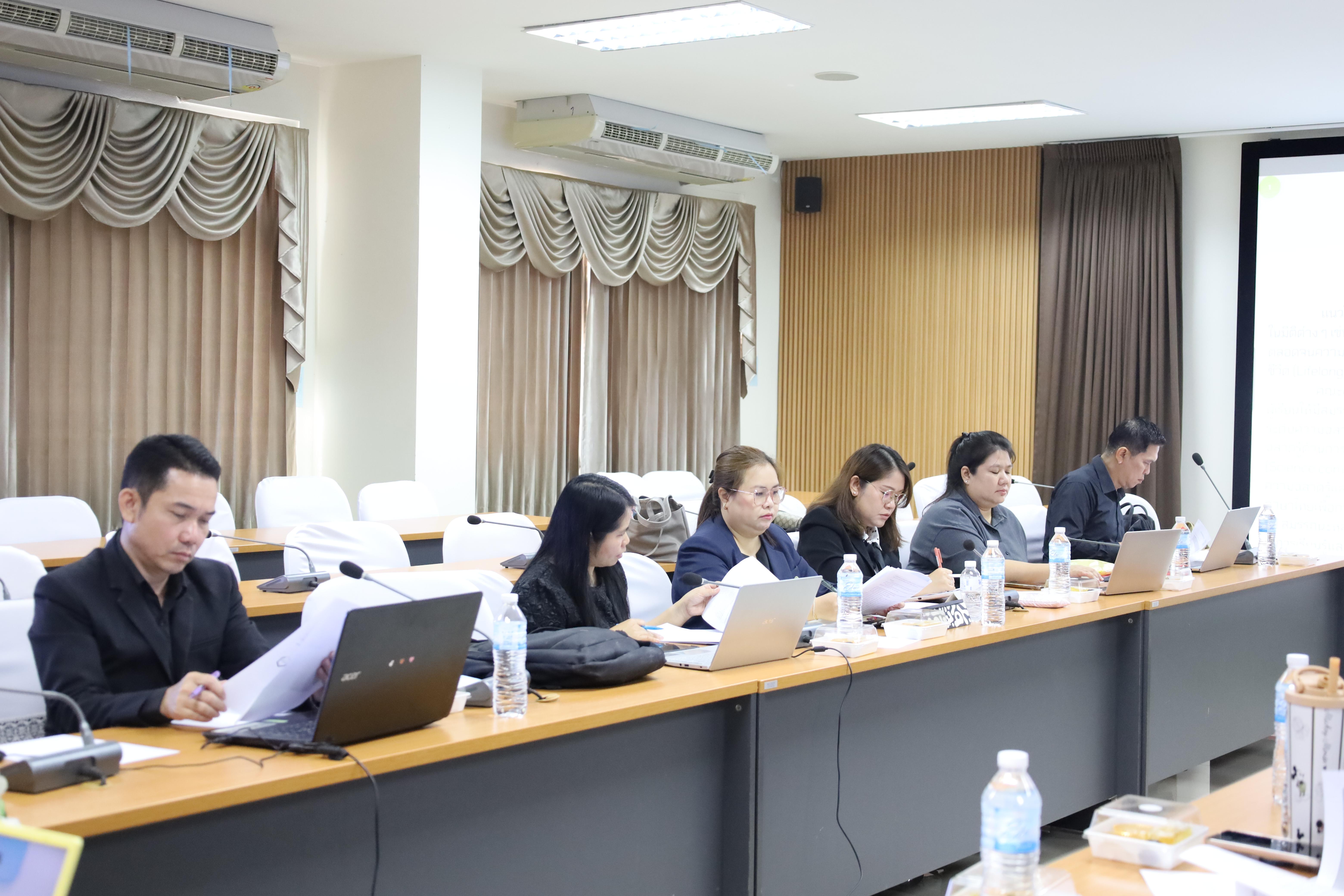 27. โครงการพัฒนารูปแบบหลักสูตรเพื่อเสริมสร้างความฉลาดรู้และคุณลักษณะ 4 ประการ