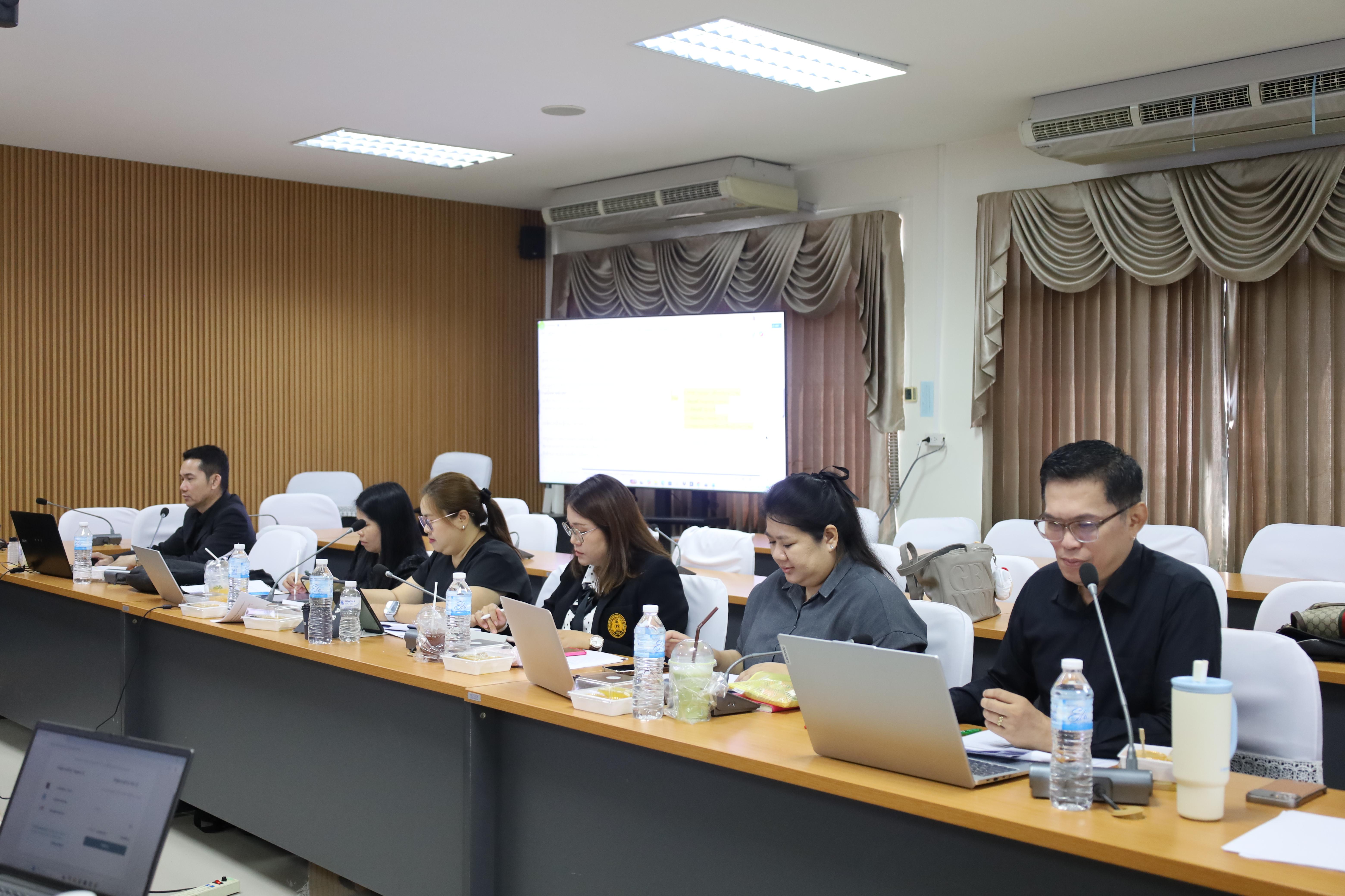 32. โครงการพัฒนารูปแบบหลักสูตรเพื่อเสริมสร้างความฉลาดรู้และคุณลักษณะ 4 ประการ