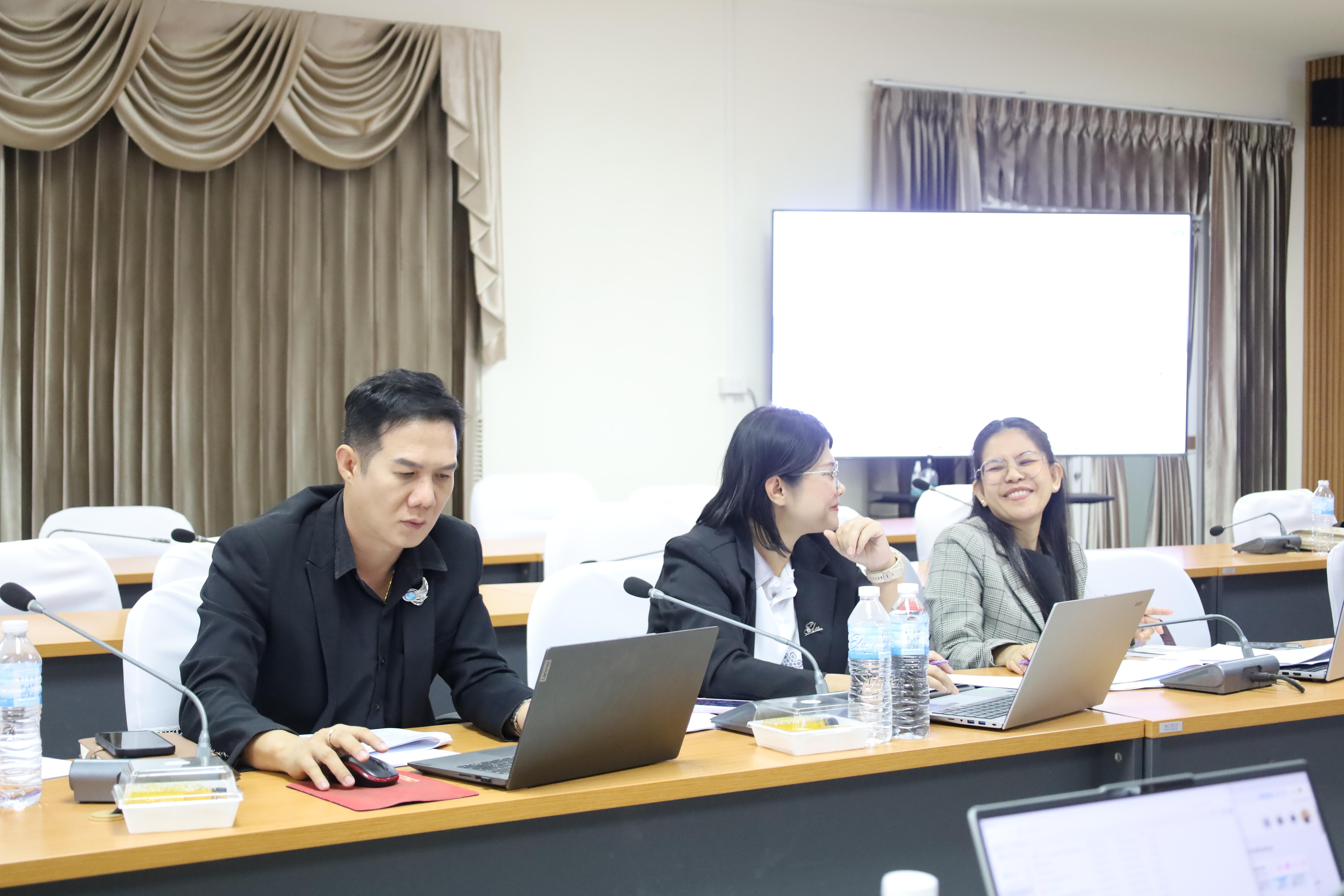 33. โครงการพัฒนารูปแบบหลักสูตรเพื่อเสริมสร้างความฉลาดรู้และคุณลักษณะ 4 ประการ