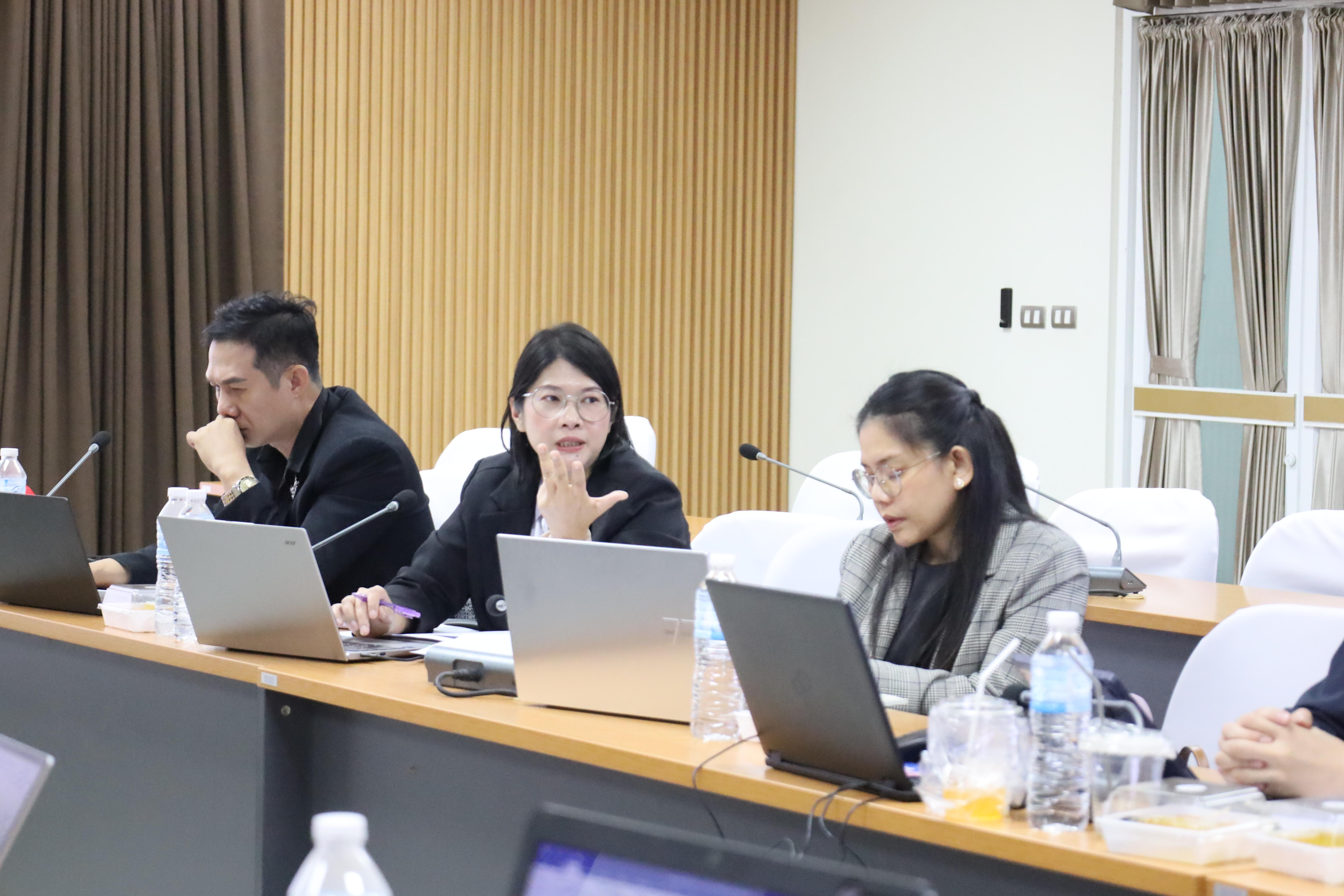 37. โครงการพัฒนารูปแบบหลักสูตรเพื่อเสริมสร้างความฉลาดรู้และคุณลักษณะ 4 ประการ