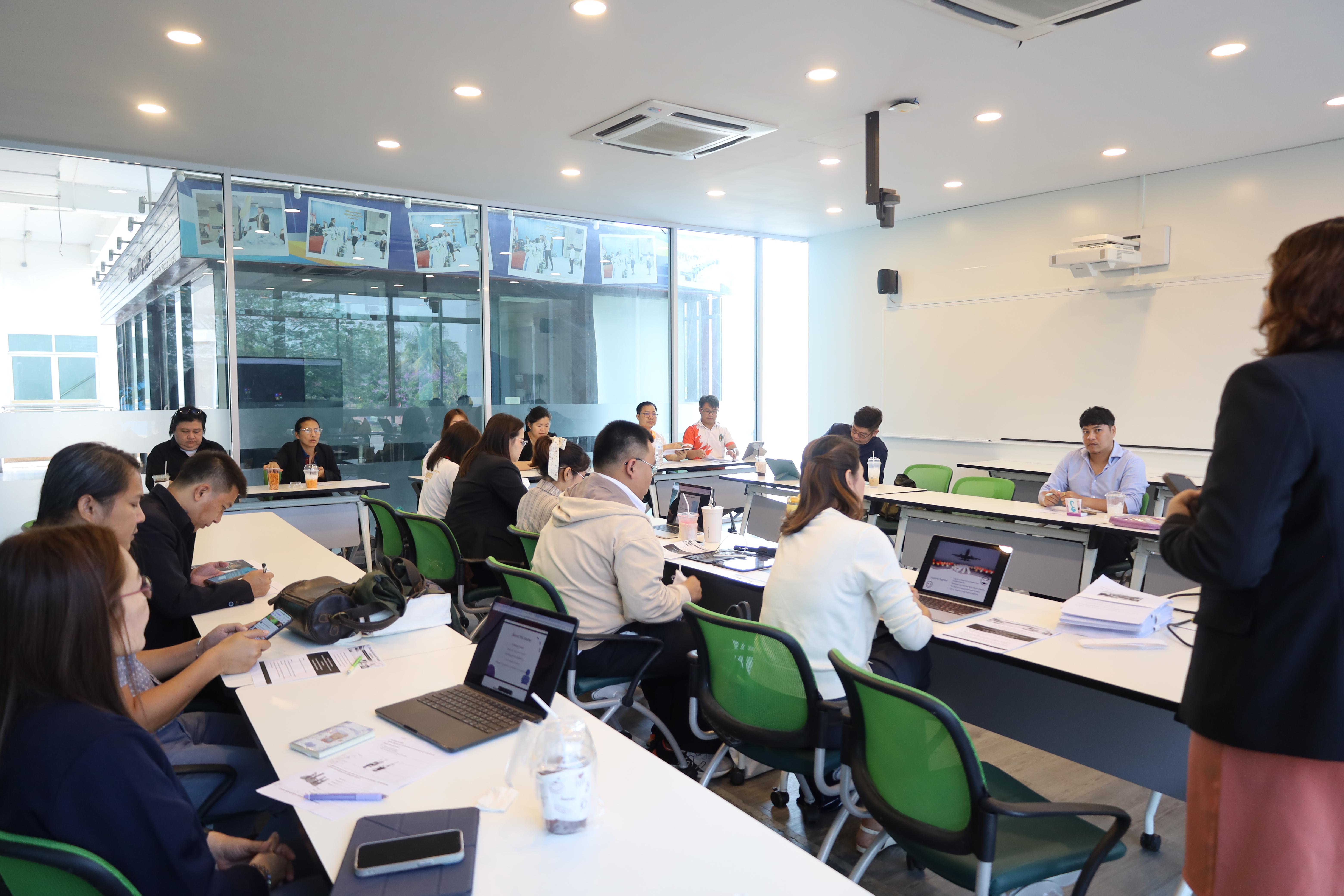 4. การอบรมเชิงปฏิบัติการการพัฒนาทักษะภาษาอังกฤษระดับบัณฑิต