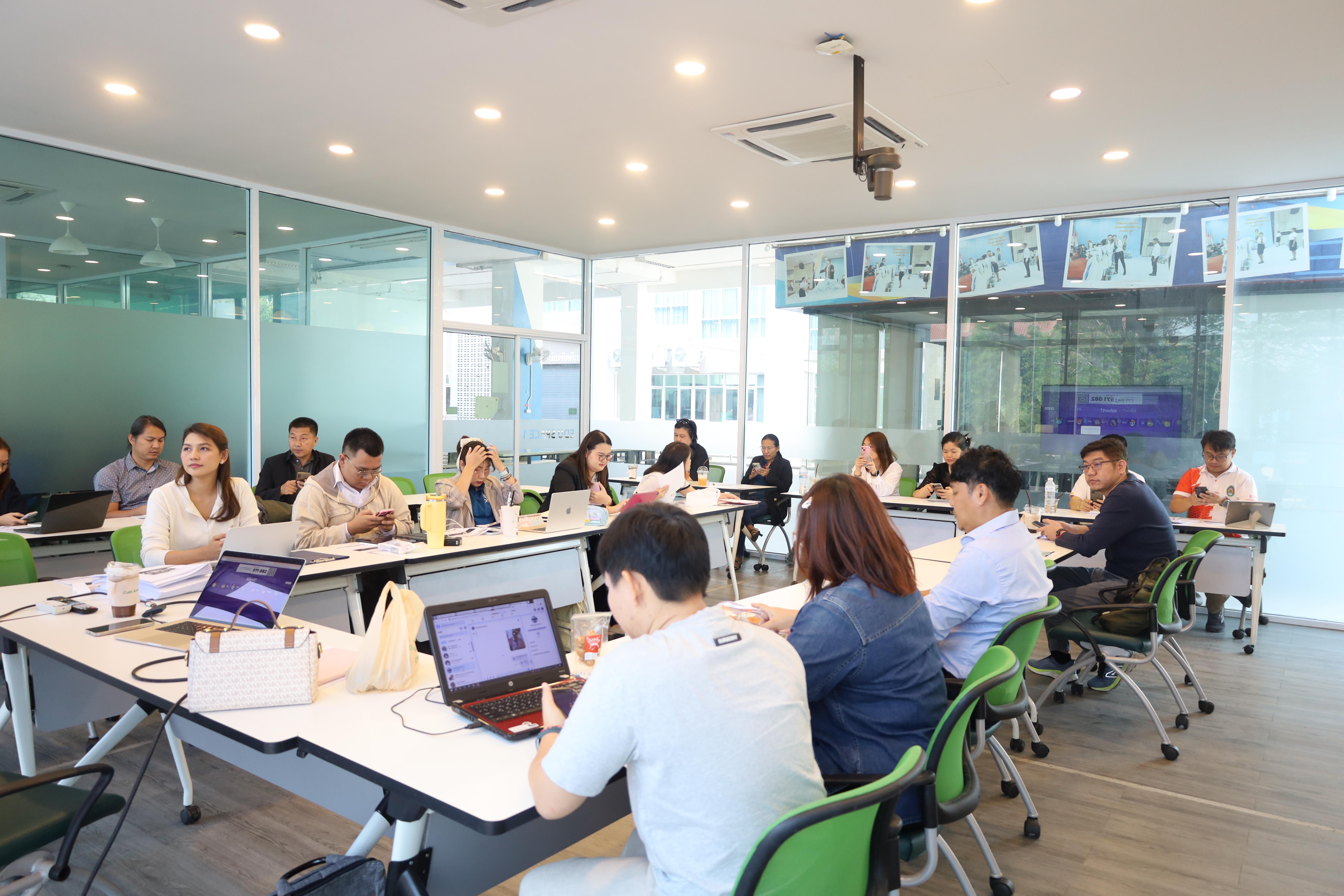 11. การอบรมเชิงปฏิบัติการการพัฒนาทักษะภาษาอังกฤษระดับบัณฑิต