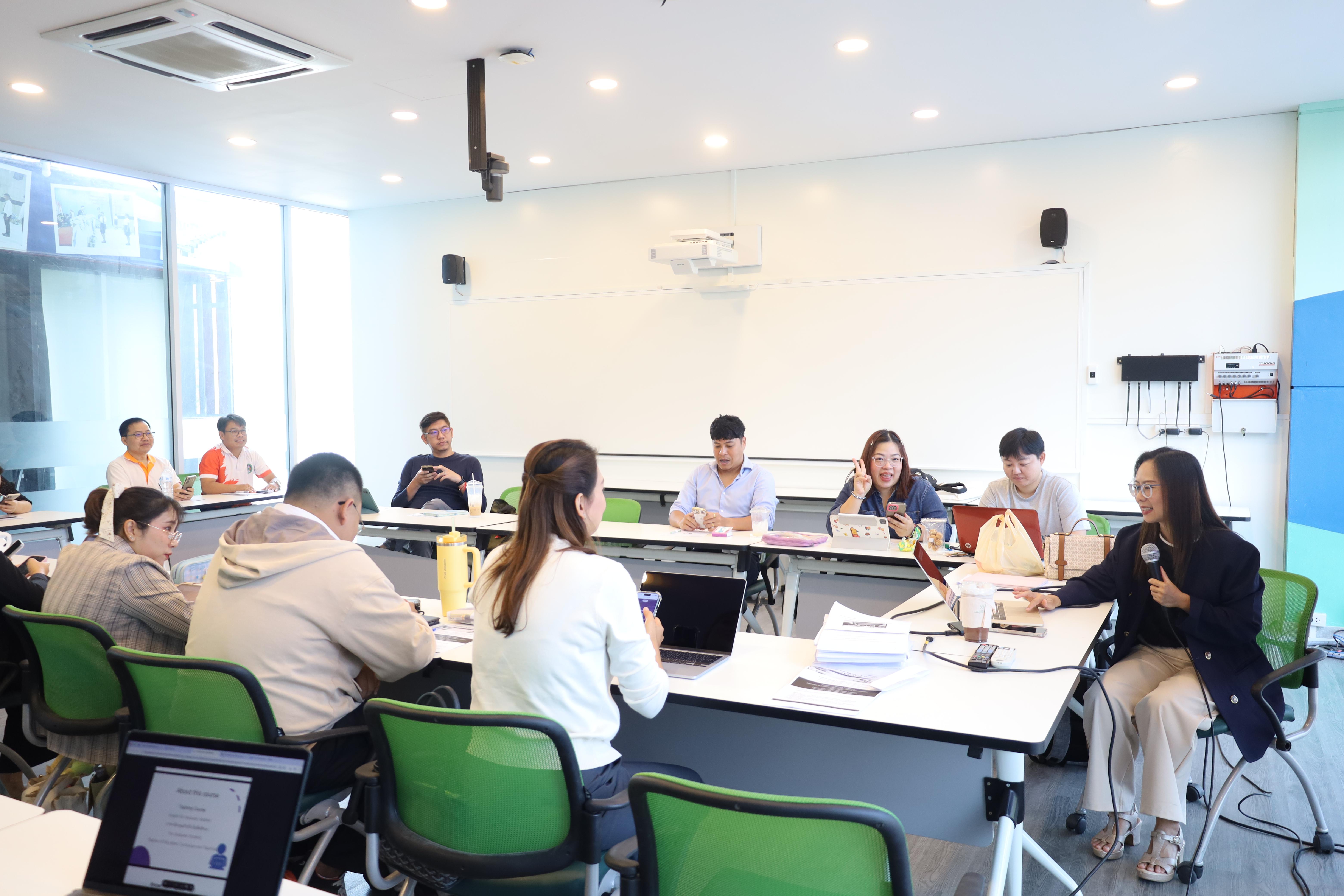 14. การอบรมเชิงปฏิบัติการการพัฒนาทักษะภาษาอังกฤษระดับบัณฑิต