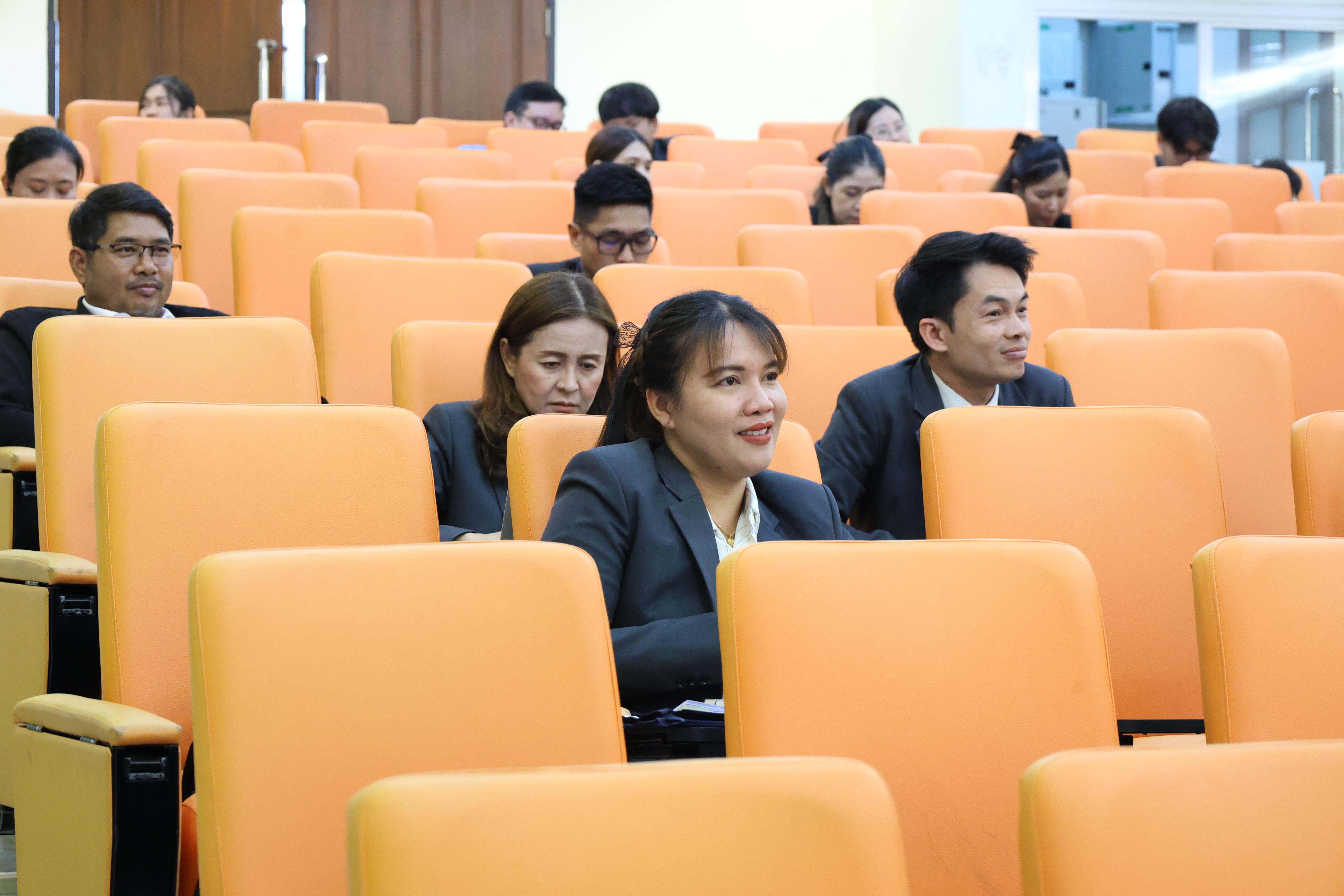 17. กิจกรรมอบรมเชิงปฏิบัติการ เรื่อง พัฒนาทักษะการทำวิจัยอย่างไรให้สำเร็จ และติดตามความก้าวหน้าการทำวิทยานิพนธ์/การค้นคว้าอิสระ สำหรับนักศึกษาระดับบัณฑิตศึกษา สาขาวิชาการบริหารการศึกษา