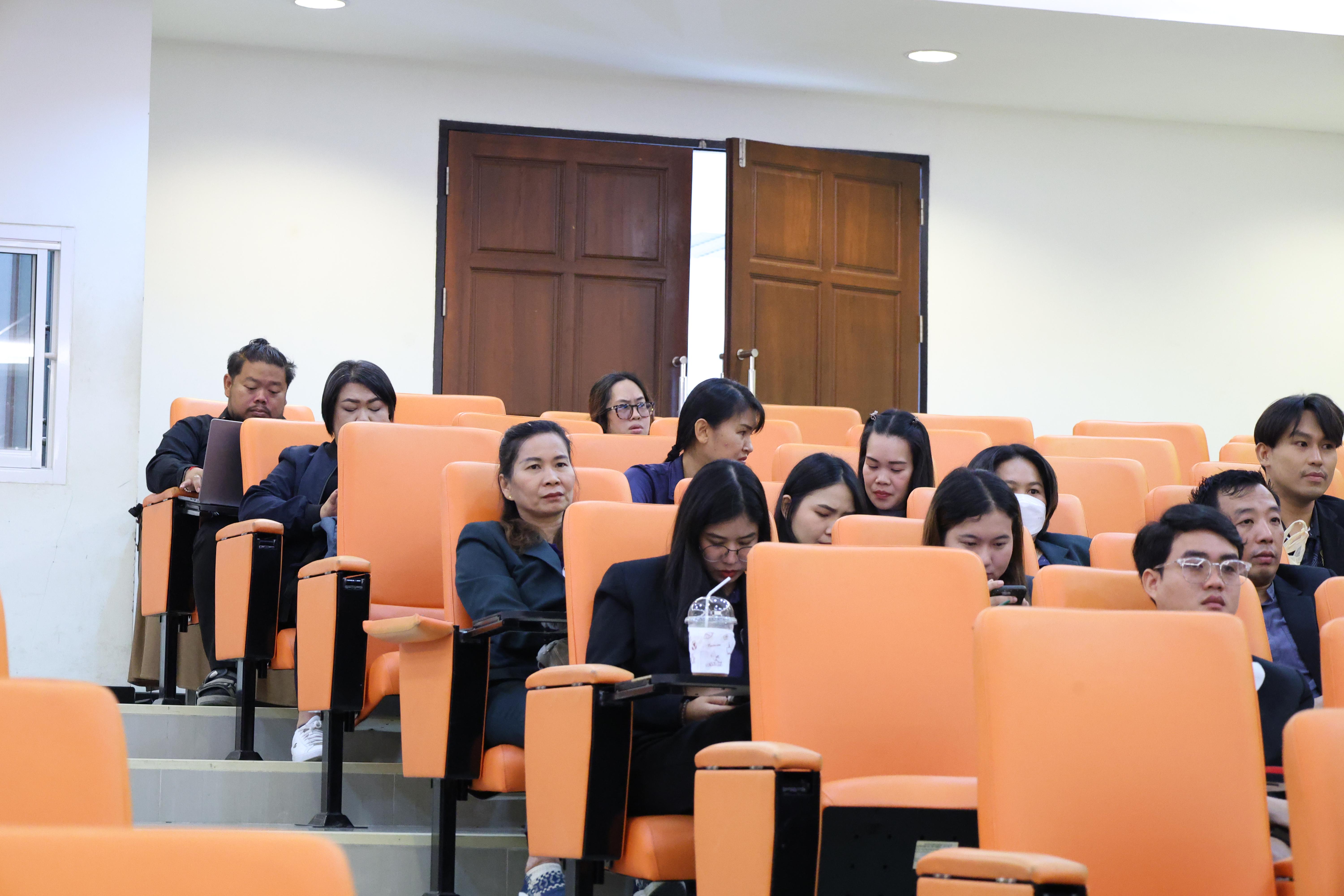 21. กิจกรรมอบรมเชิงปฏิบัติการ เรื่อง พัฒนาทักษะการทำวิจัยอย่างไรให้สำเร็จ และติดตามความก้าวหน้าการทำวิทยานิพนธ์/การค้นคว้าอิสระ สำหรับนักศึกษาระดับบัณฑิตศึกษา สาขาวิชาการบริหารการศึกษา