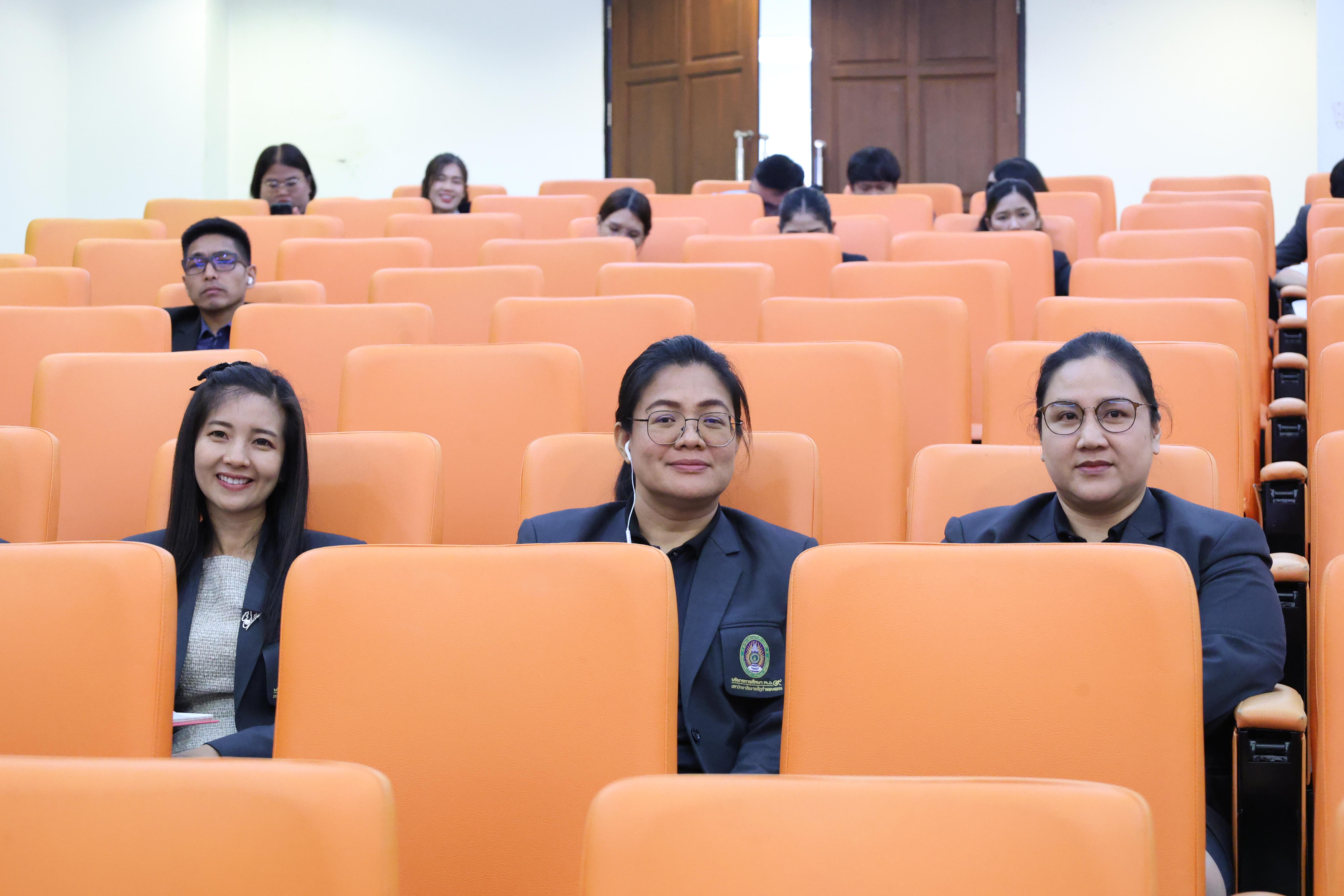 22. กิจกรรมอบรมเชิงปฏิบัติการ เรื่อง พัฒนาทักษะการทำวิจัยอย่างไรให้สำเร็จ และติดตามความก้าวหน้าการทำวิทยานิพนธ์/การค้นคว้าอิสระ สำหรับนักศึกษาระดับบัณฑิตศึกษา สาขาวิชาการบริหารการศึกษา