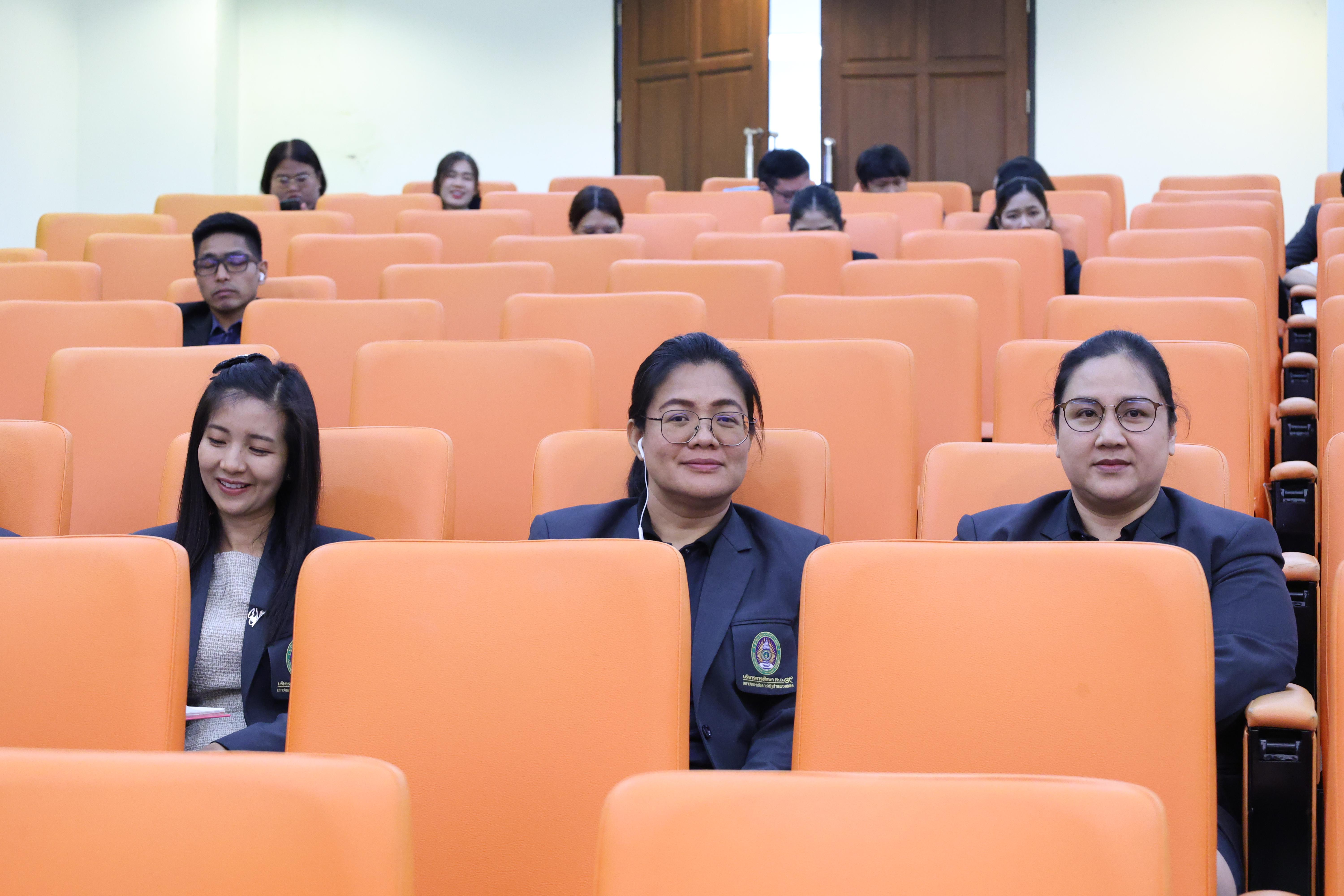 23. กิจกรรมอบรมเชิงปฏิบัติการ เรื่อง พัฒนาทักษะการทำวิจัยอย่างไรให้สำเร็จ และติดตามความก้าวหน้าการทำวิทยานิพนธ์/การค้นคว้าอิสระ สำหรับนักศึกษาระดับบัณฑิตศึกษา สาขาวิชาการบริหารการศึกษา