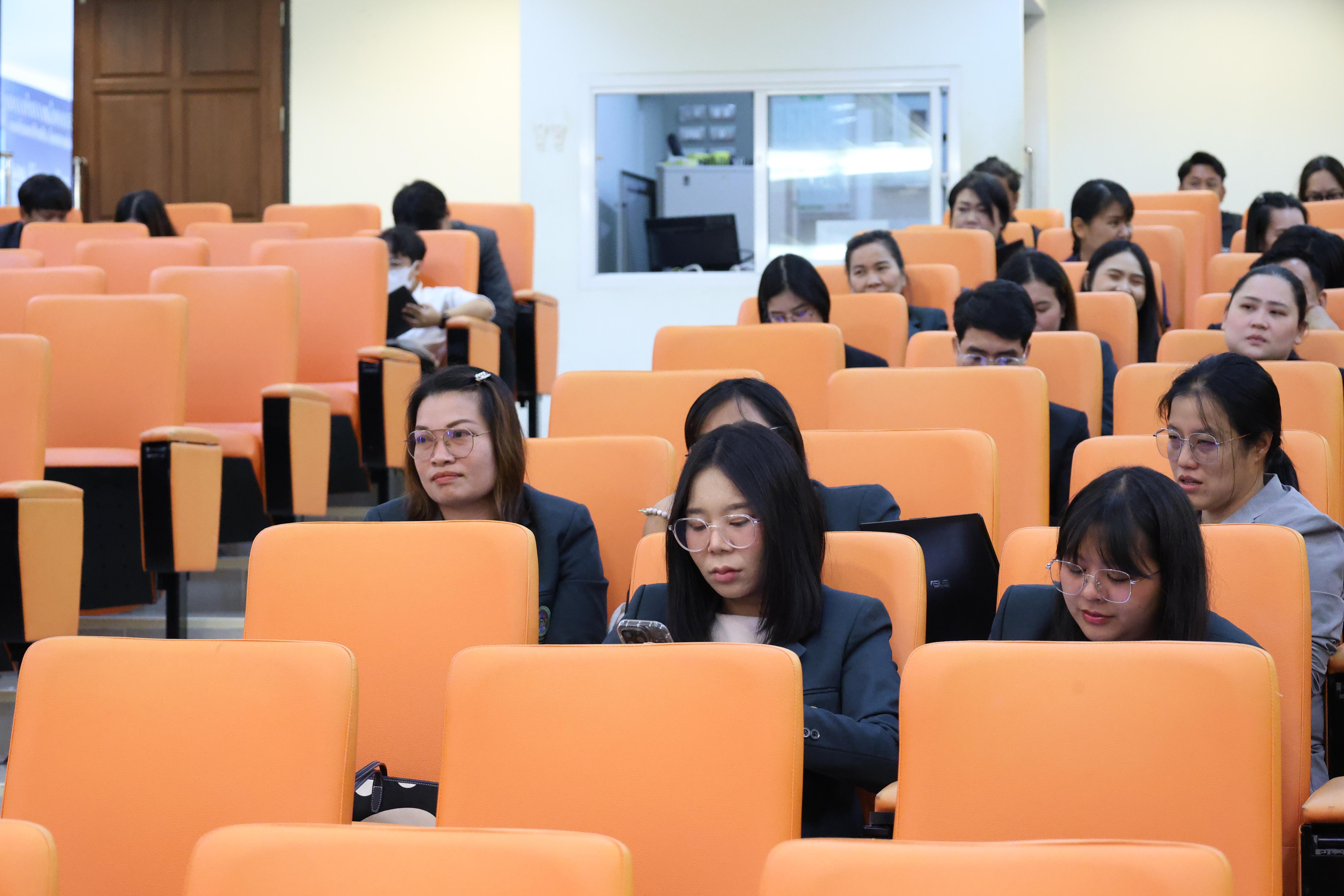 27. กิจกรรมอบรมเชิงปฏิบัติการ เรื่อง พัฒนาทักษะการทำวิจัยอย่างไรให้สำเร็จ และติดตามความก้าวหน้าการทำวิทยานิพนธ์/การค้นคว้าอิสระ สำหรับนักศึกษาระดับบัณฑิตศึกษา สาขาวิชาการบริหารการศึกษา