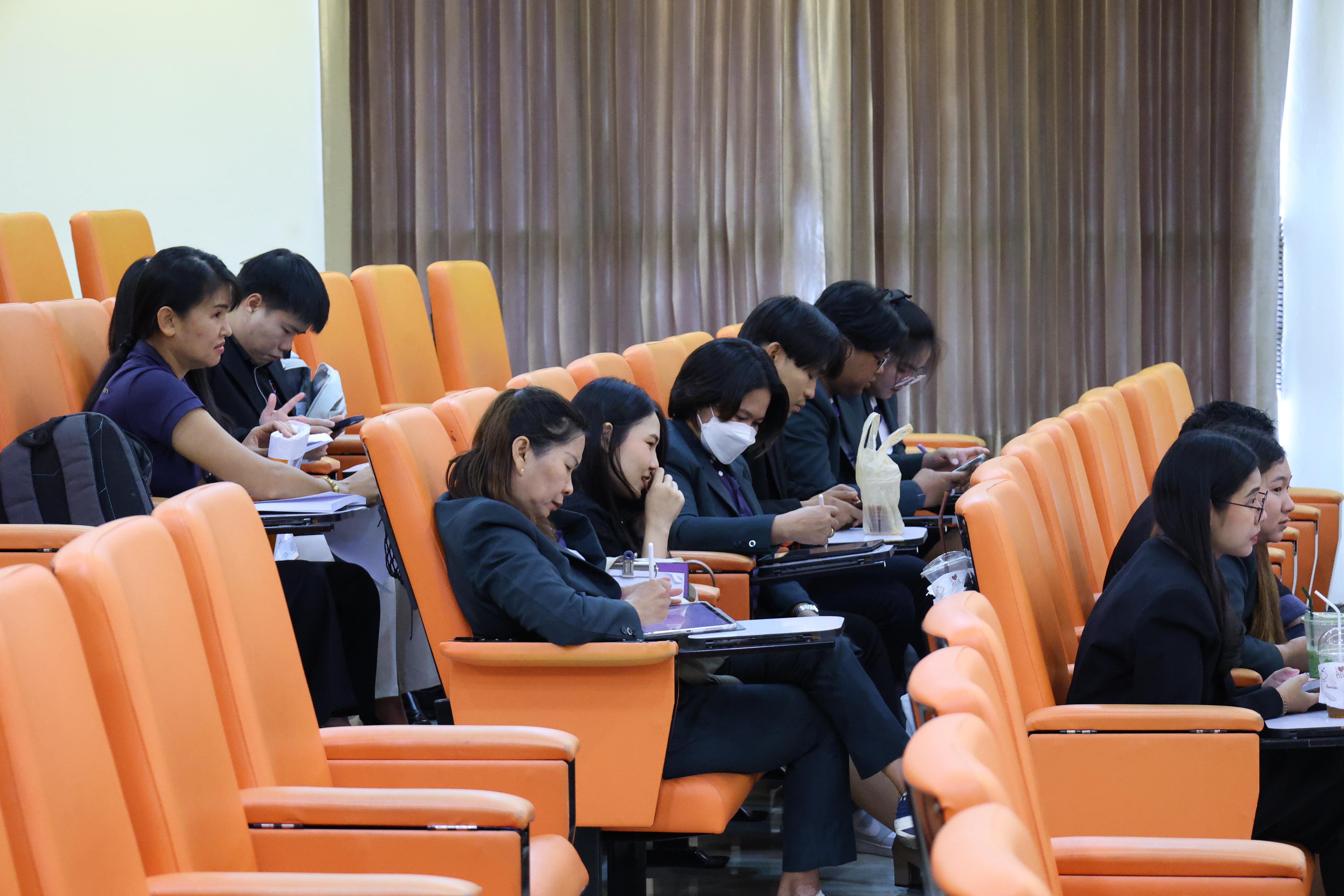 38. กิจกรรมอบรมเชิงปฏิบัติการ เรื่อง พัฒนาทักษะการทำวิจัยอย่างไรให้สำเร็จ และติดตามความก้าวหน้าการทำวิทยานิพนธ์/การค้นคว้าอิสระ สำหรับนักศึกษาระดับบัณฑิตศึกษา สาขาวิชาการบริหารการศึกษา