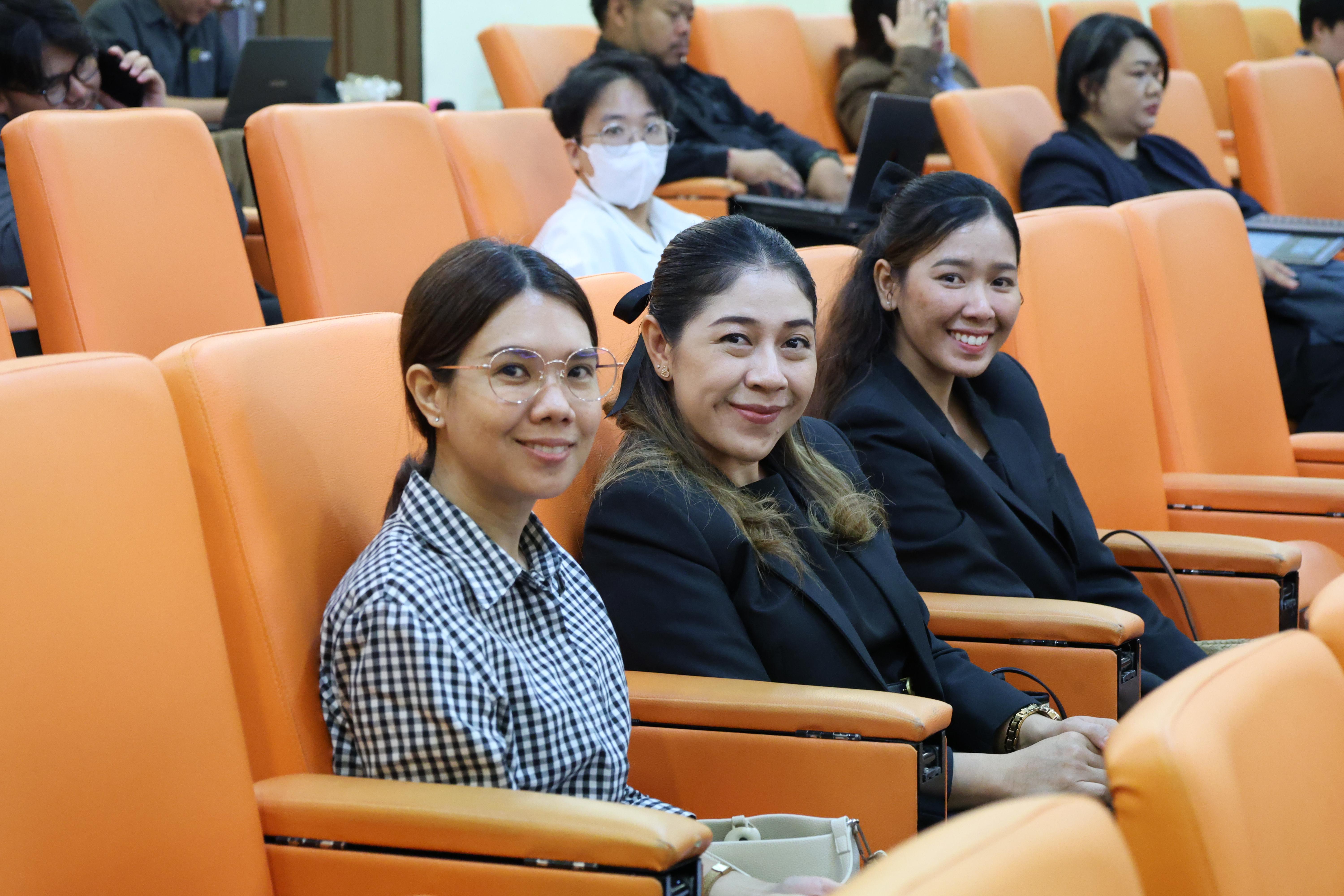 39. กิจกรรมอบรมเชิงปฏิบัติการ เรื่อง พัฒนาทักษะการทำวิจัยอย่างไรให้สำเร็จ และติดตามความก้าวหน้าการทำวิทยานิพนธ์/การค้นคว้าอิสระ สำหรับนักศึกษาระดับบัณฑิตศึกษา สาขาวิชาการบริหารการศึกษา