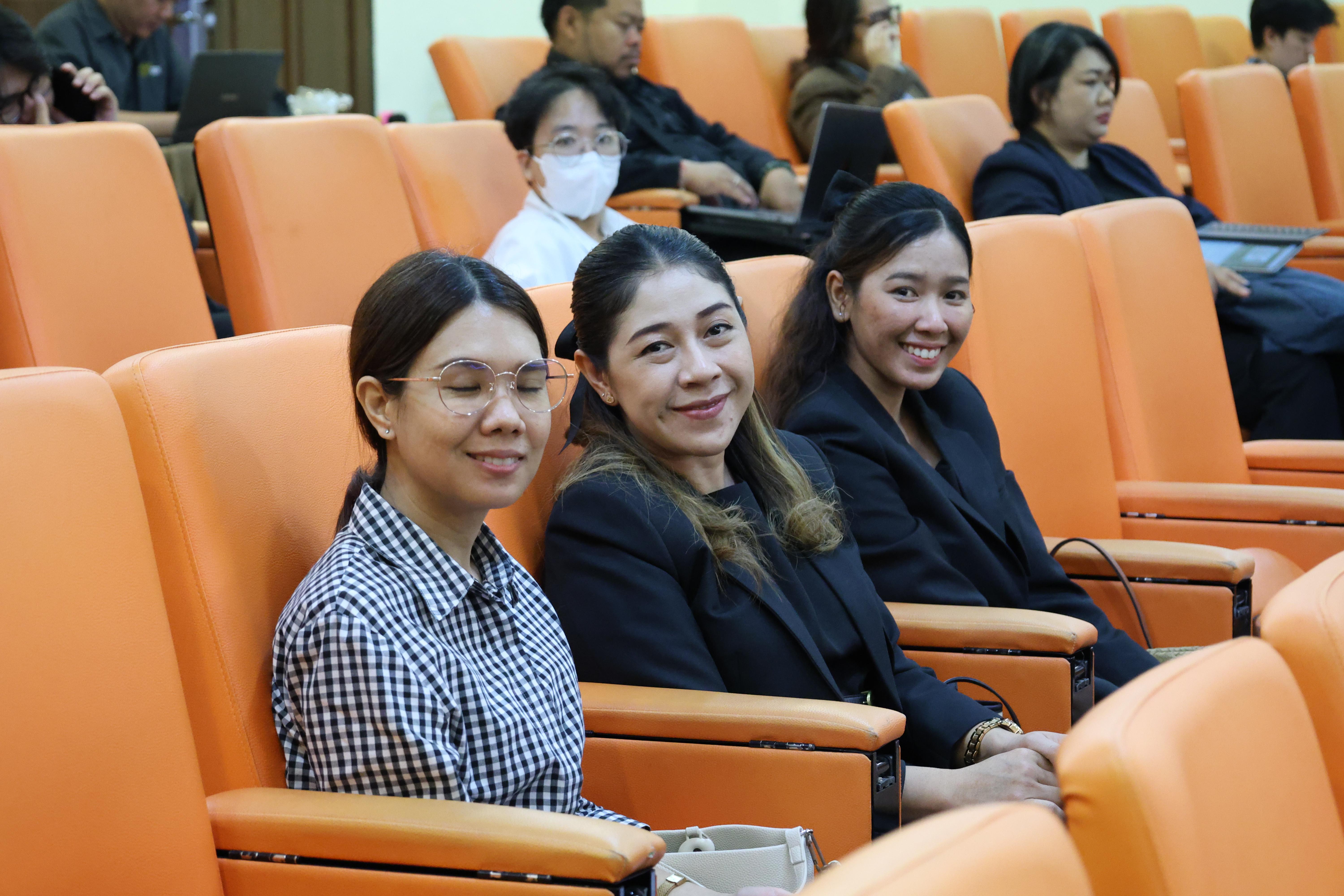 40. กิจกรรมอบรมเชิงปฏิบัติการ เรื่อง พัฒนาทักษะการทำวิจัยอย่างไรให้สำเร็จ และติดตามความก้าวหน้าการทำวิทยานิพนธ์/การค้นคว้าอิสระ สำหรับนักศึกษาระดับบัณฑิตศึกษา สาขาวิชาการบริหารการศึกษา