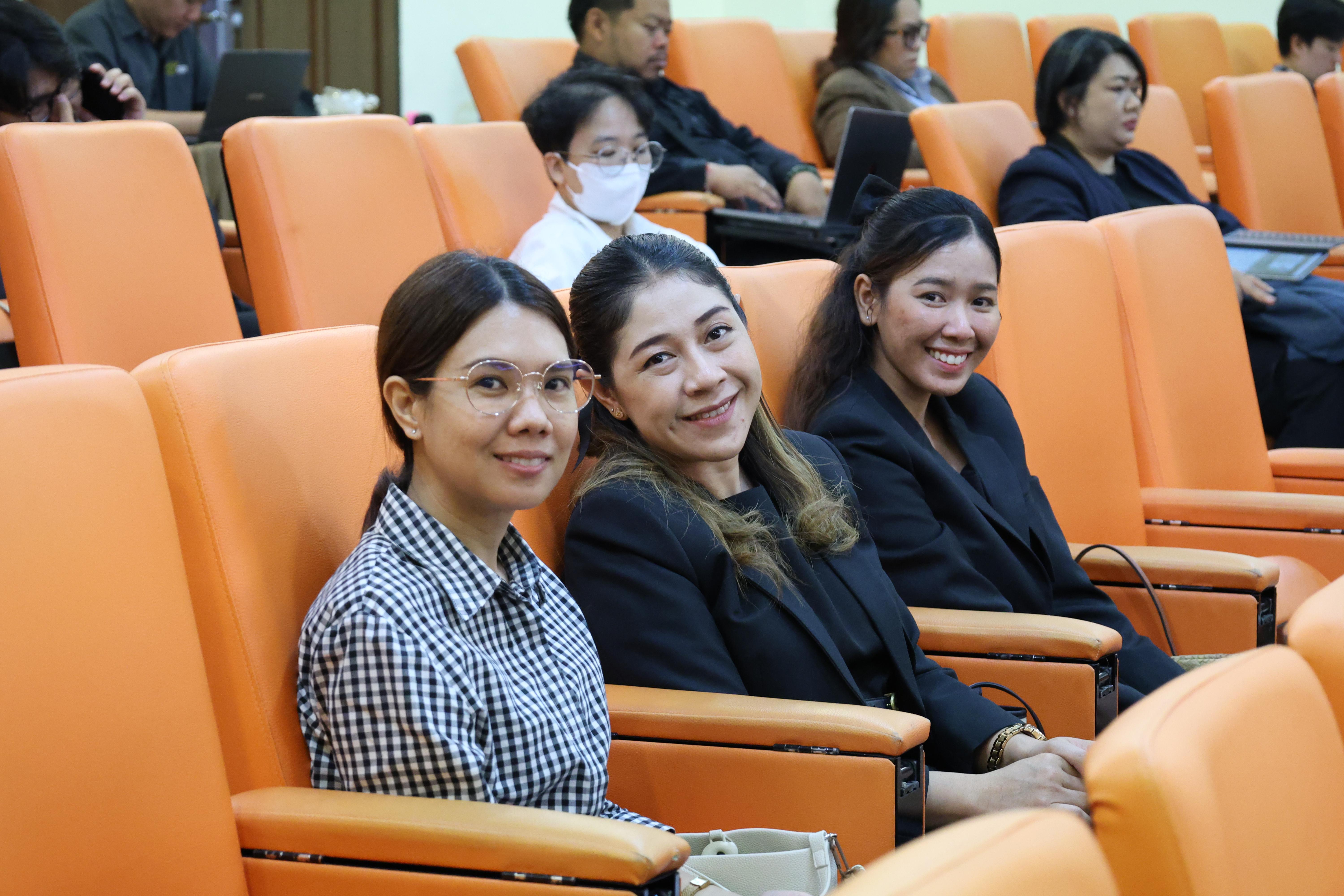 43. กิจกรรมอบรมเชิงปฏิบัติการ เรื่อง พัฒนาทักษะการทำวิจัยอย่างไรให้สำเร็จ และติดตามความก้าวหน้าการทำวิทยานิพนธ์/การค้นคว้าอิสระ สำหรับนักศึกษาระดับบัณฑิตศึกษา สาขาวิชาการบริหารการศึกษา