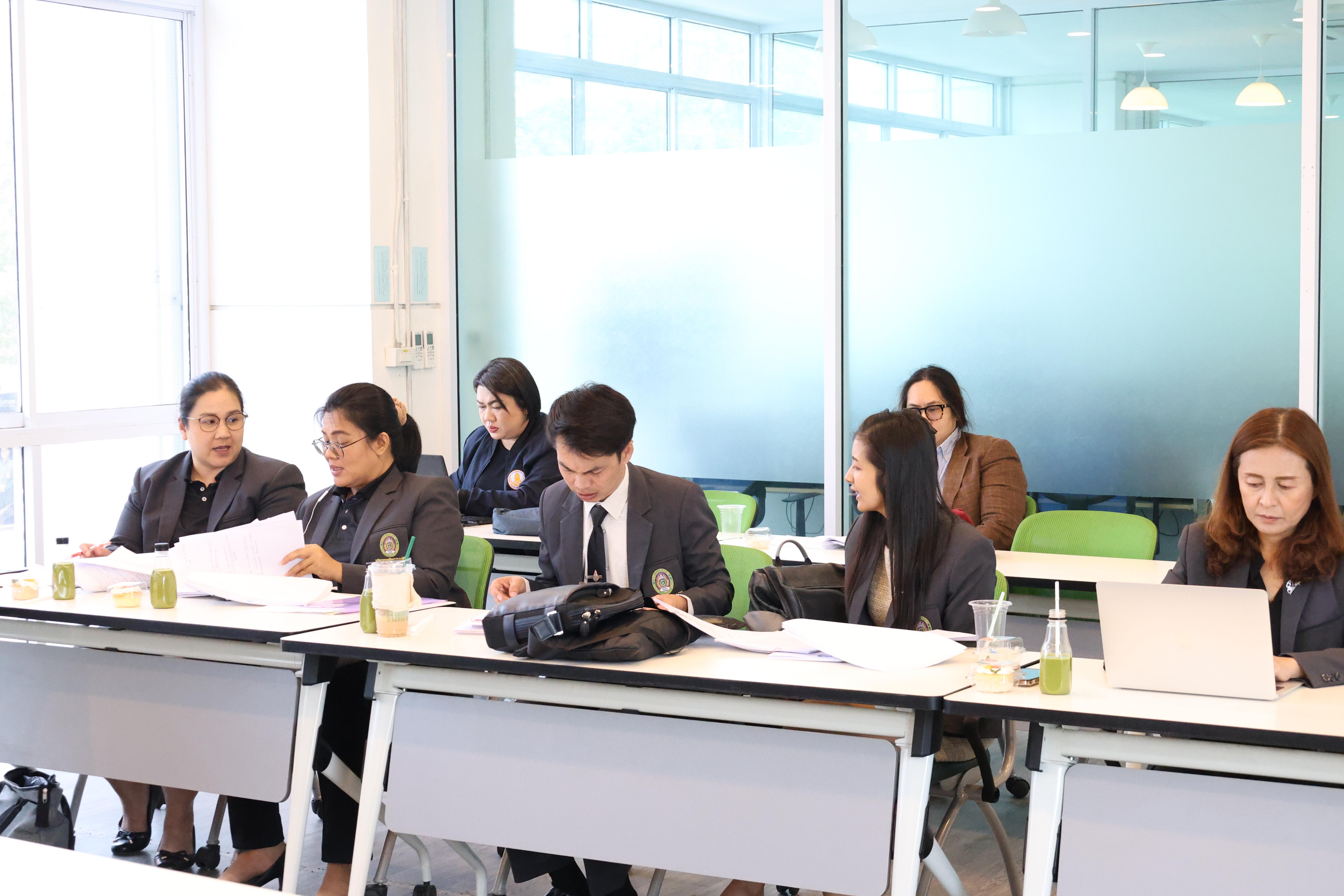 63. กิจกรรมอบรมเชิงปฏิบัติการ เรื่อง พัฒนาทักษะการทำวิจัยอย่างไรให้สำเร็จ และติดตามความก้าวหน้าการทำวิทยานิพนธ์/การค้นคว้าอิสระ สำหรับนักศึกษาระดับบัณฑิตศึกษา สาขาวิชาการบริหารการศึกษา