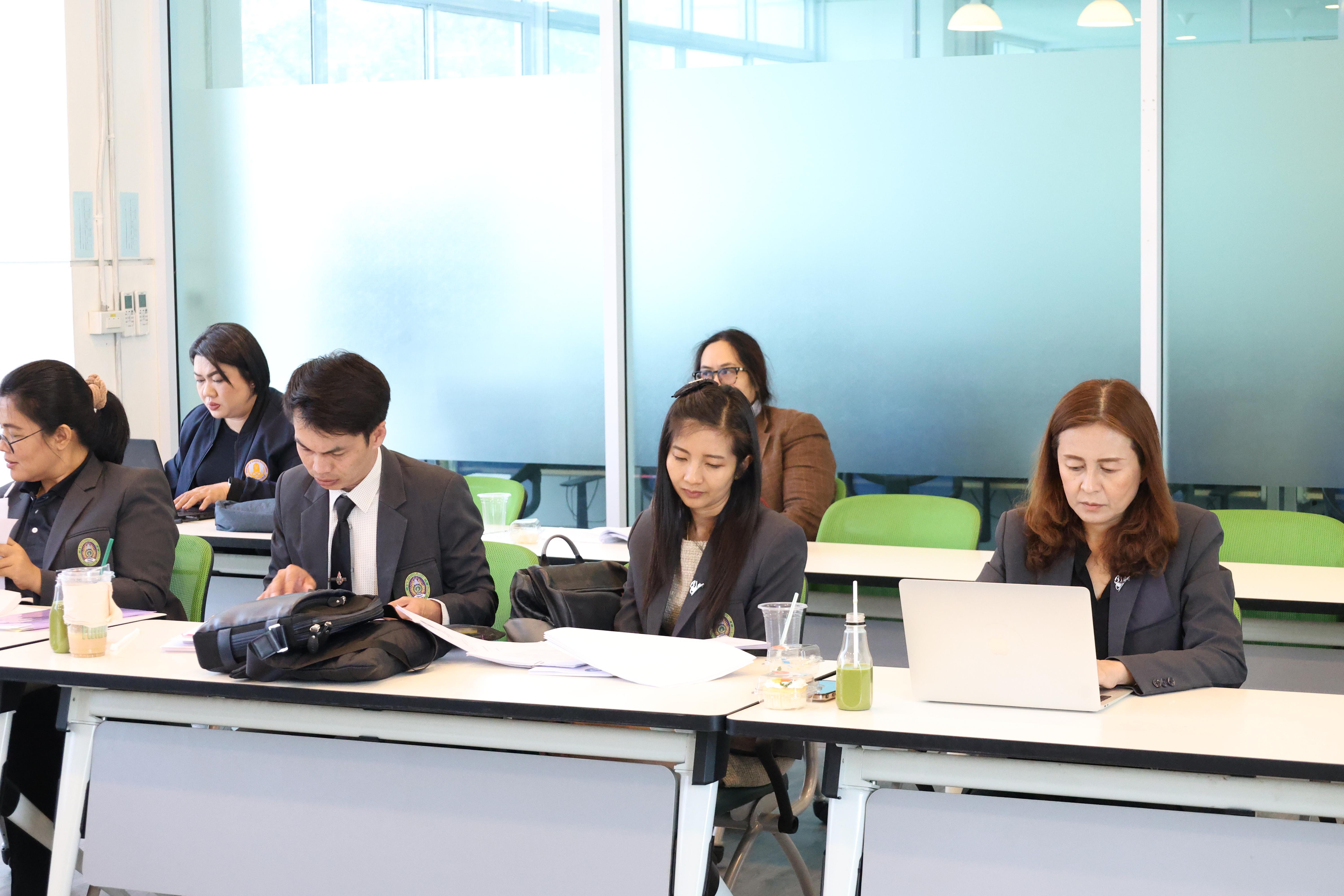 65. กิจกรรมอบรมเชิงปฏิบัติการ เรื่อง พัฒนาทักษะการทำวิจัยอย่างไรให้สำเร็จ และติดตามความก้าวหน้าการทำวิทยานิพนธ์/การค้นคว้าอิสระ สำหรับนักศึกษาระดับบัณฑิตศึกษา สาขาวิชาการบริหารการศึกษา