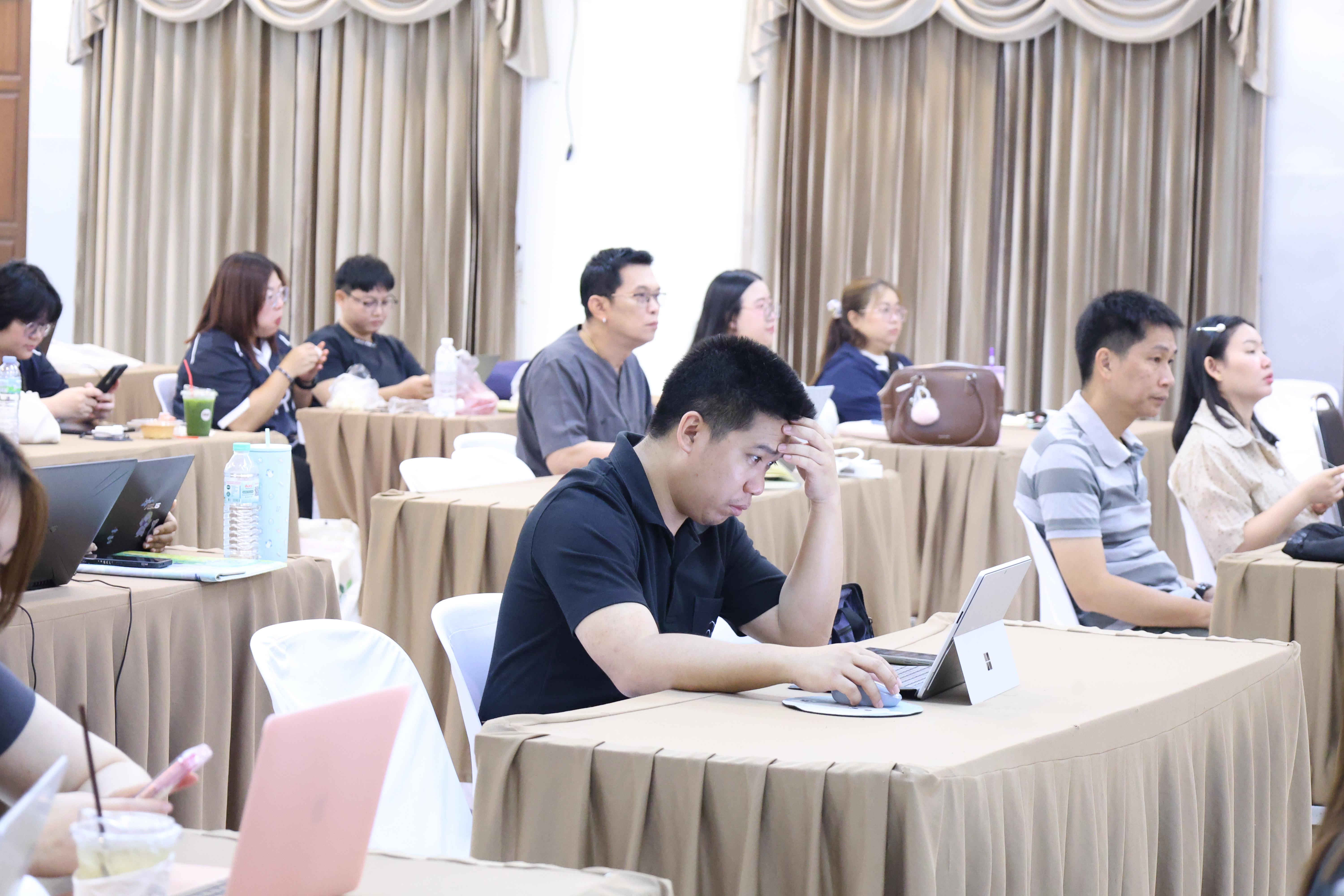 20. จัดโครงการเพื่อพัฒนาพัฒนาสมรรถนะครูของครูสำหรับอาจารย์ผู้สอน และอาจารย์นิเทศหลักสูตรครุศาสตรบัณฑิต ที่มีและยังไม่มีวุฒิทางการศึกษา