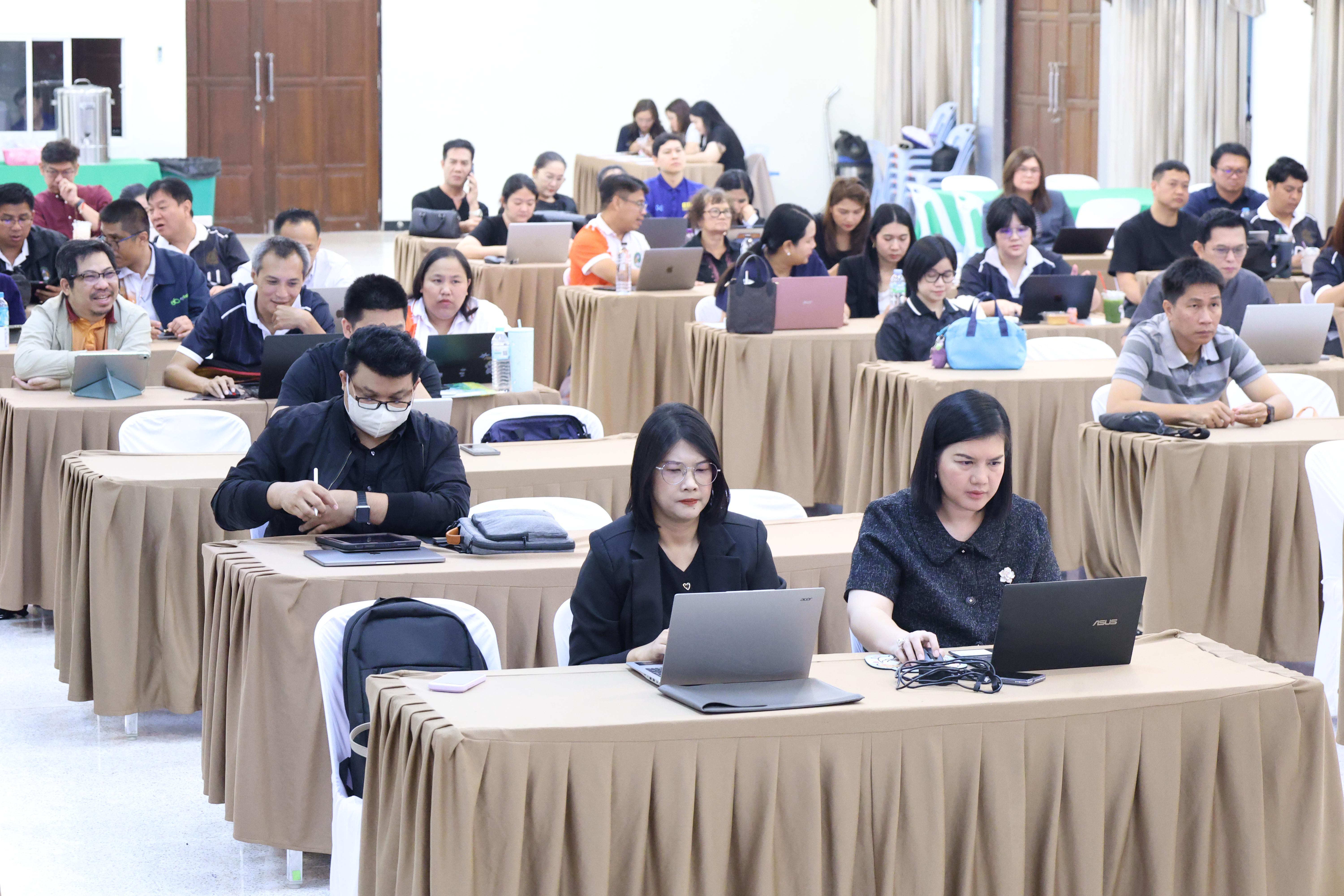 32. จัดโครงการเพื่อพัฒนาพัฒนาสมรรถนะครูของครูสำหรับอาจารย์ผู้สอน และอาจารย์นิเทศหลักสูตรครุศาสตรบัณฑิต ที่มีและยังไม่มีวุฒิทางการศึกษา