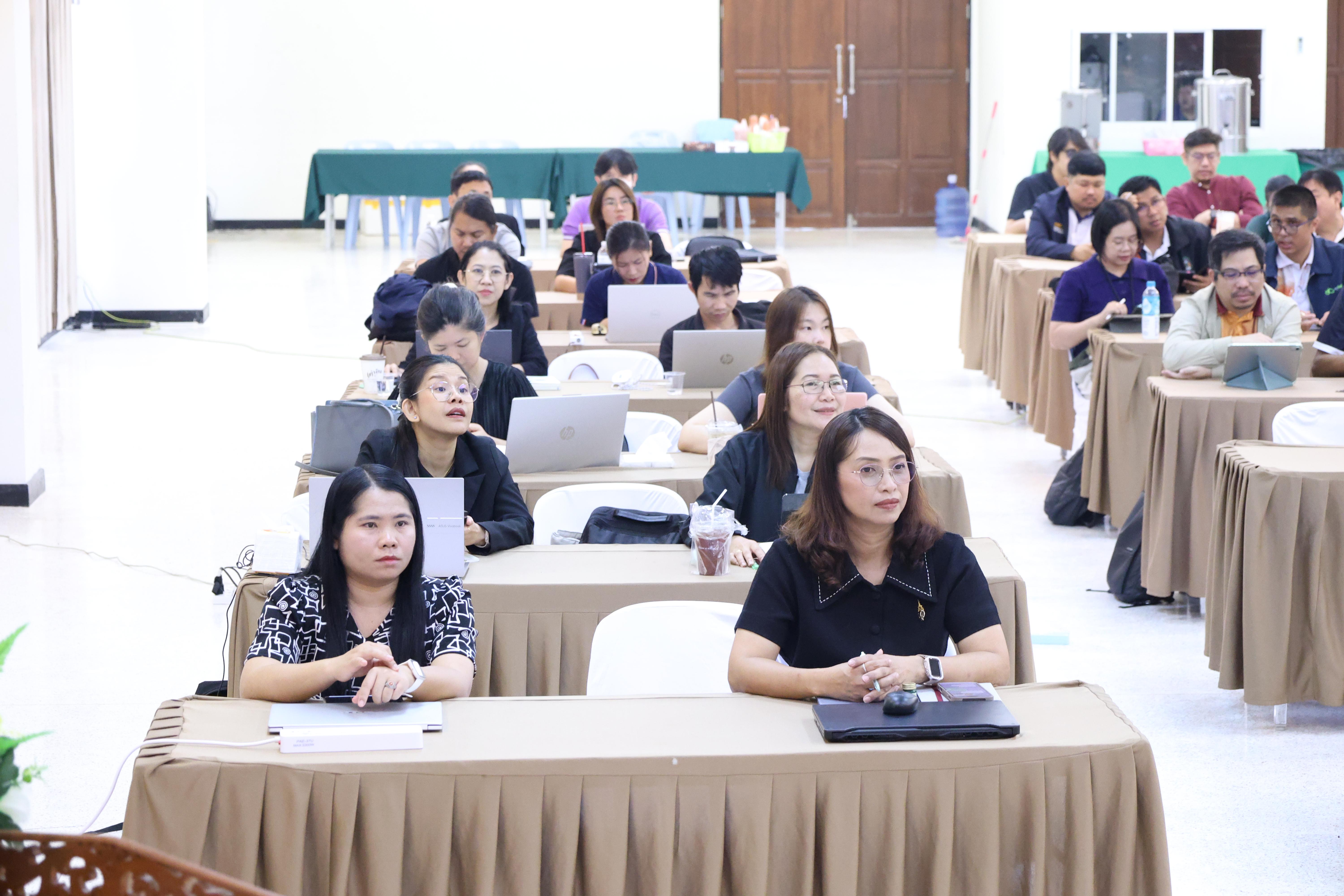 33. จัดโครงการเพื่อพัฒนาพัฒนาสมรรถนะครูของครูสำหรับอาจารย์ผู้สอน และอาจารย์นิเทศหลักสูตรครุศาสตรบัณฑิต ที่มีและยังไม่มีวุฒิทางการศึกษา