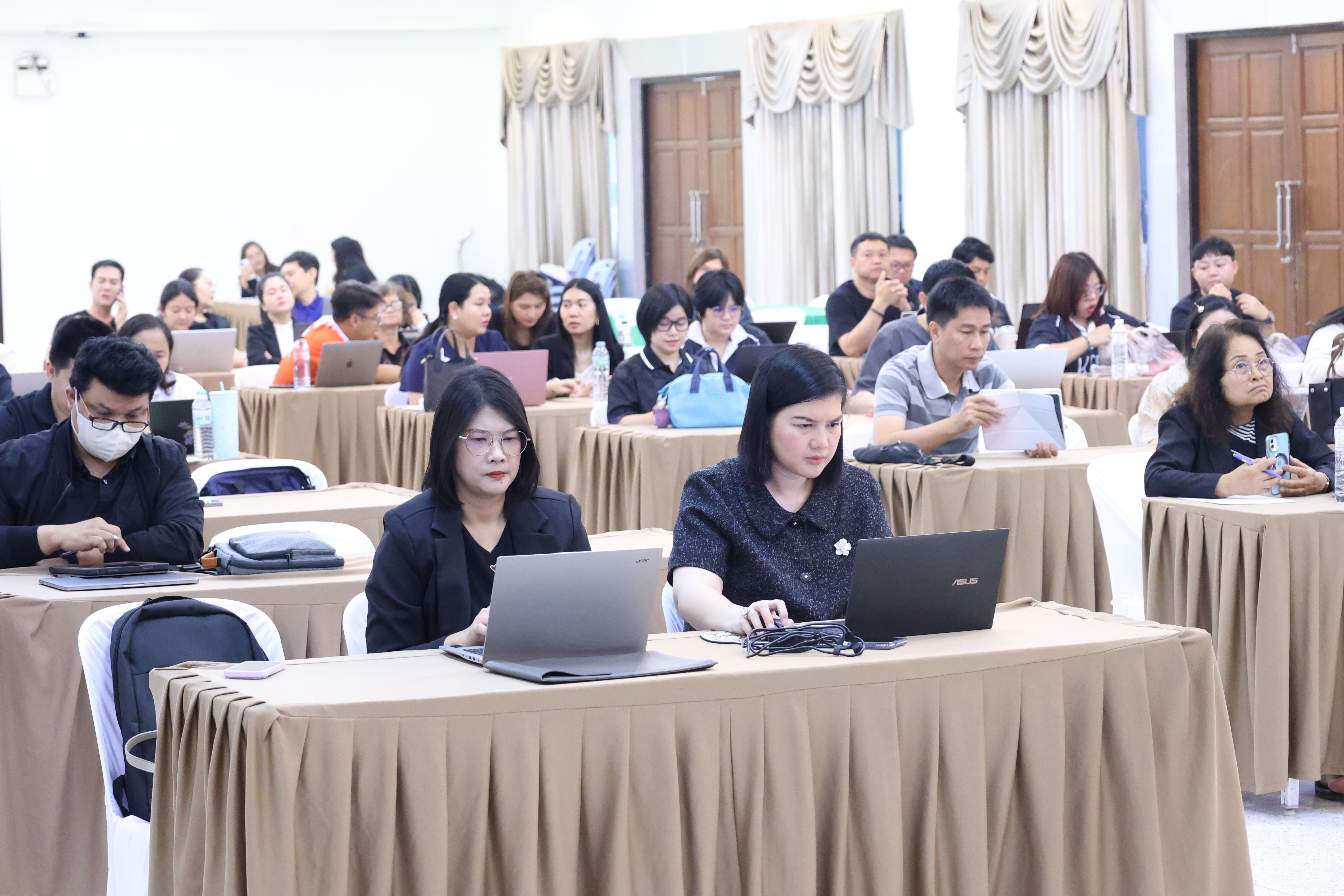 35. จัดโครงการเพื่อพัฒนาพัฒนาสมรรถนะครูของครูสำหรับอาจารย์ผู้สอน และอาจารย์นิเทศหลักสูตรครุศาสตรบัณฑิต ที่มีและยังไม่มีวุฒิทางการศึกษา