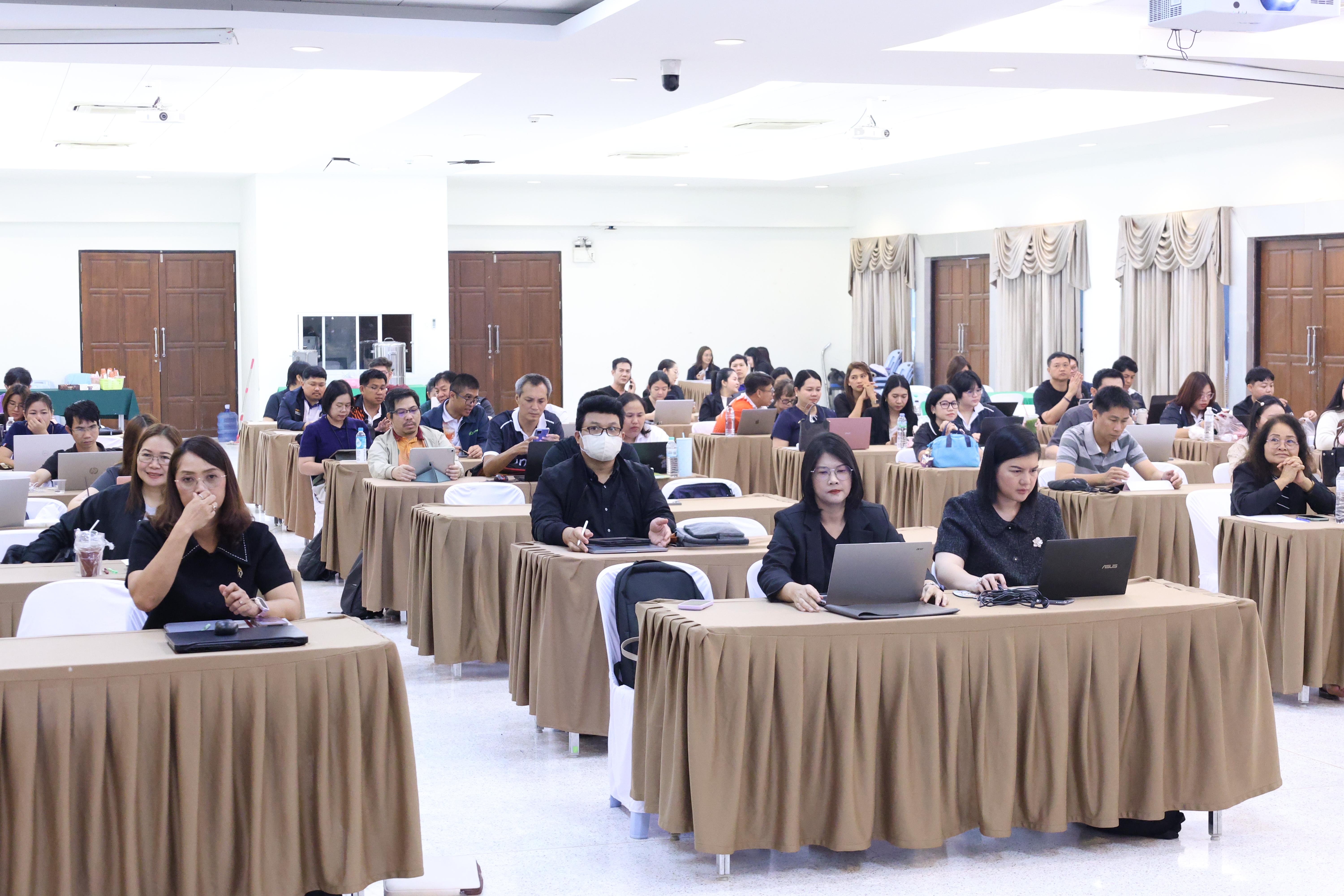 37. จัดโครงการเพื่อพัฒนาพัฒนาสมรรถนะครูของครูสำหรับอาจารย์ผู้สอน และอาจารย์นิเทศหลักสูตรครุศาสตรบัณฑิต ที่มีและยังไม่มีวุฒิทางการศึกษา