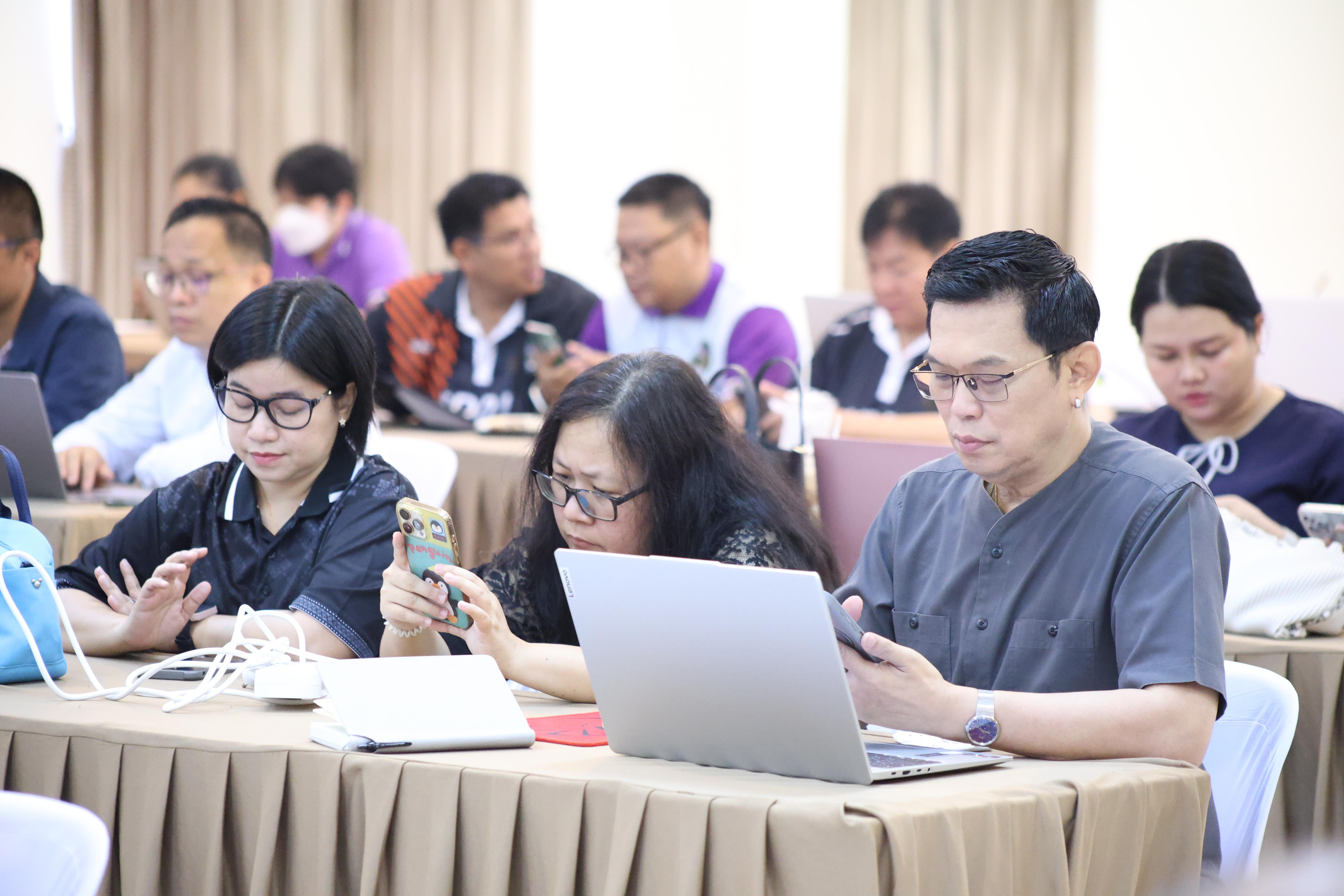 77. จัดโครงการเพื่อพัฒนาพัฒนาสมรรถนะครูของครูสำหรับอาจารย์ผู้สอน และอาจารย์นิเทศหลักสูตรครุศาสตรบัณฑิต ที่มีและยังไม่มีวุฒิทางการศึกษา