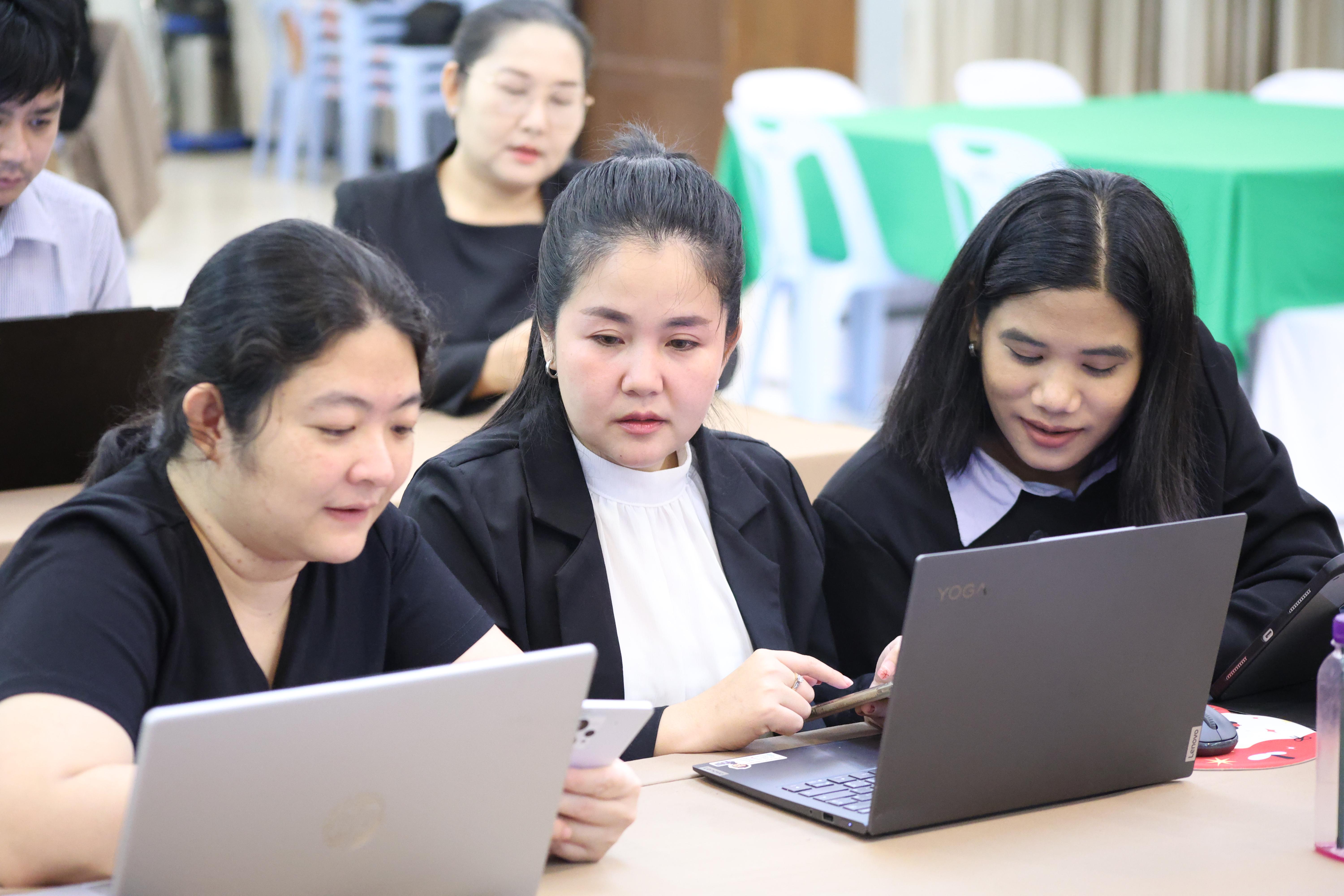 105. จัดโครงการเพื่อพัฒนาพัฒนาสมรรถนะครูของครูสำหรับอาจารย์ผู้สอน และอาจารย์นิเทศหลักสูตรครุศาสตรบัณฑิต ที่มีและยังไม่มีวุฒิทางการศึกษา