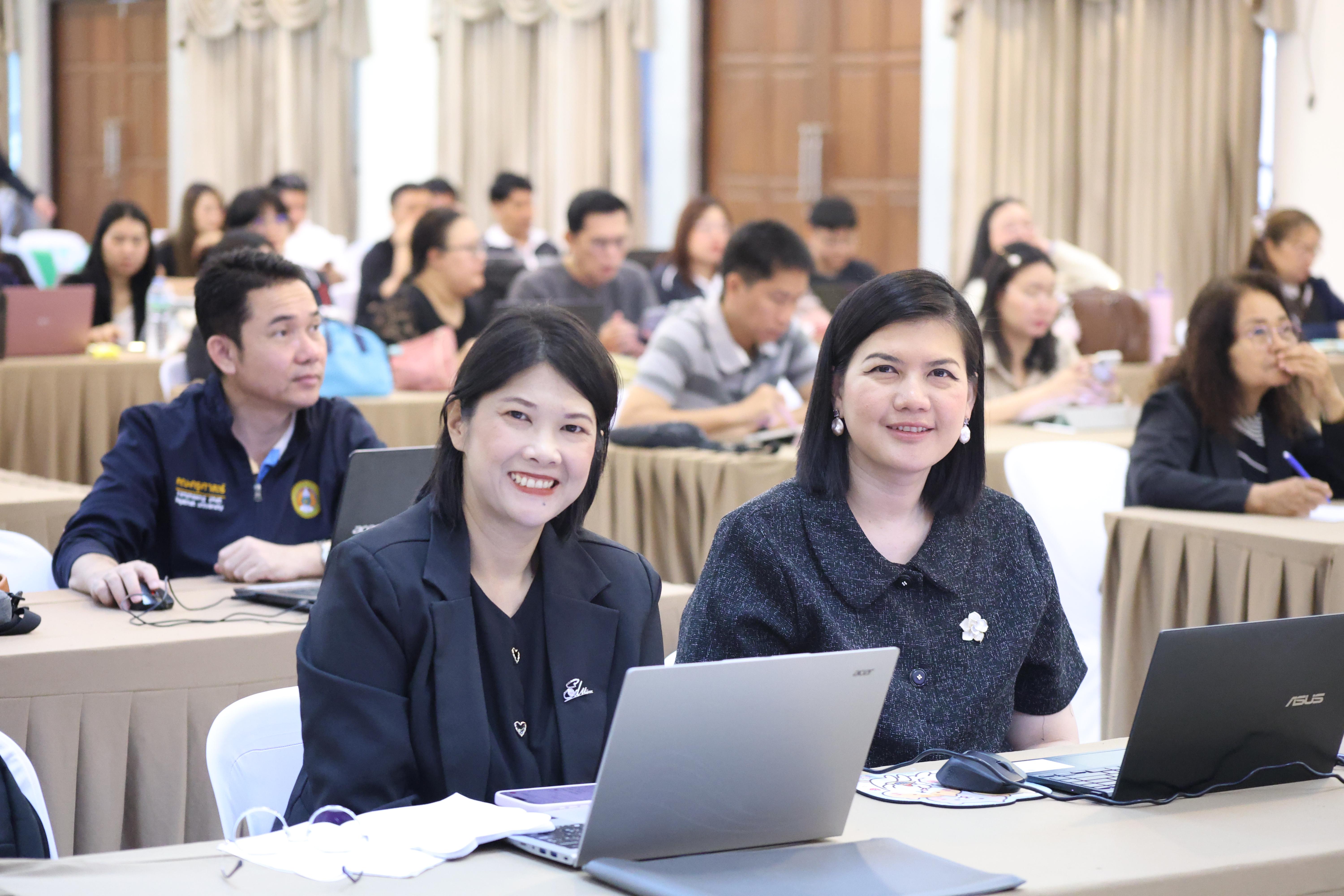 124. จัดโครงการเพื่อพัฒนาพัฒนาสมรรถนะครูของครูสำหรับอาจารย์ผู้สอน และอาจารย์นิเทศหลักสูตรครุศาสตรบัณฑิต ที่มีและยังไม่มีวุฒิทางการศึกษา