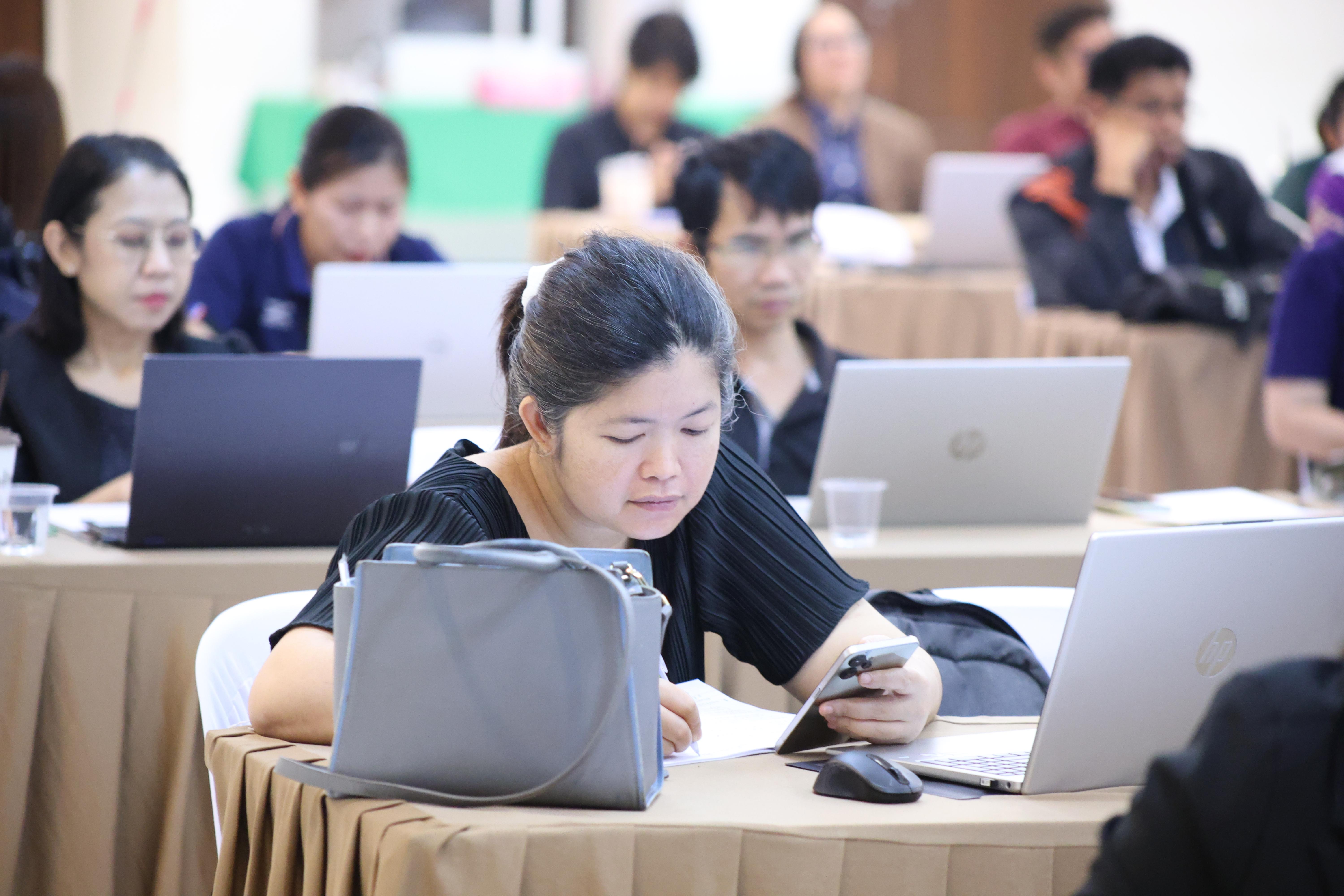 125. จัดโครงการเพื่อพัฒนาพัฒนาสมรรถนะครูของครูสำหรับอาจารย์ผู้สอน และอาจารย์นิเทศหลักสูตรครุศาสตรบัณฑิต ที่มีและยังไม่มีวุฒิทางการศึกษา